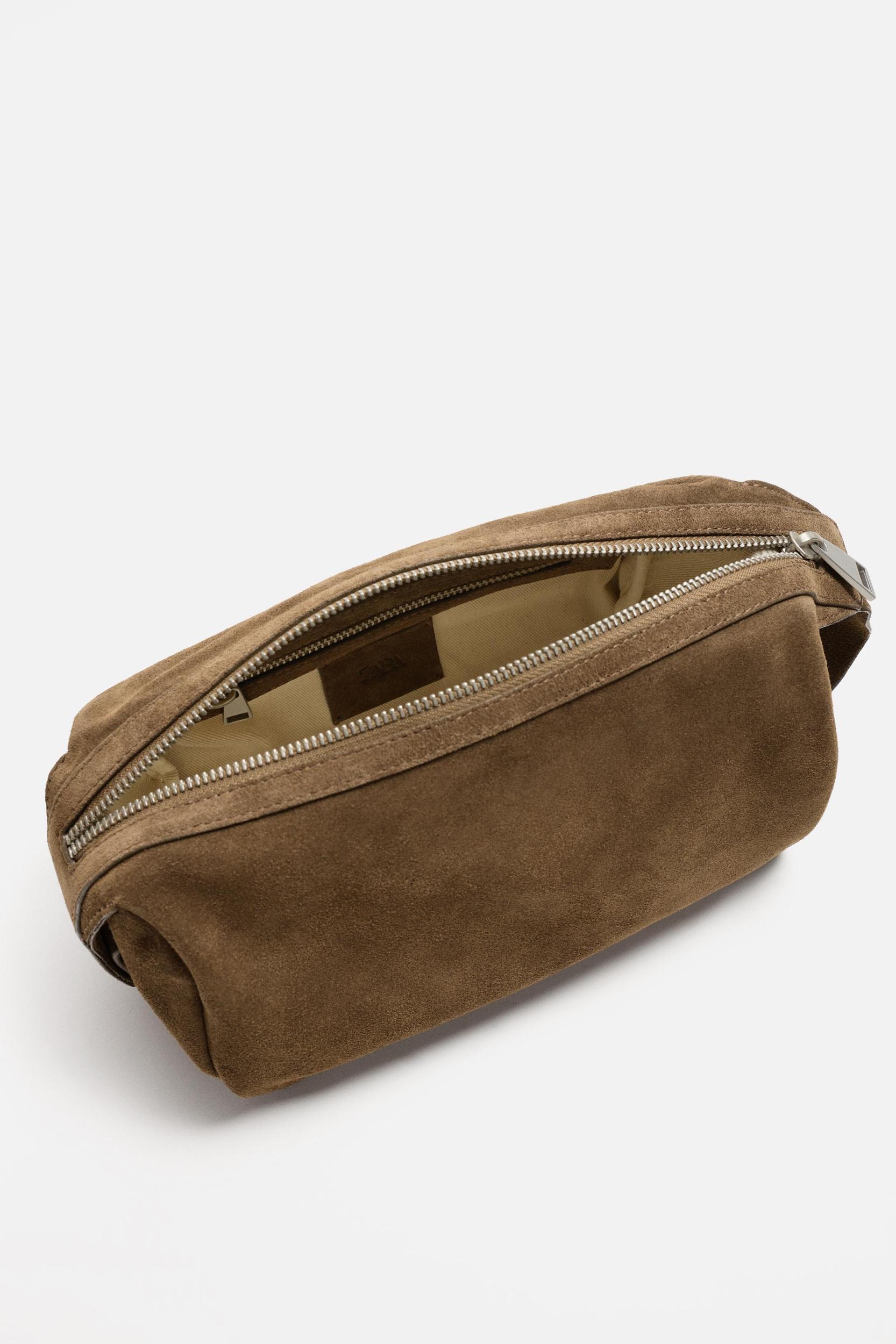 LEATHER TOILETRY BAG Product Image