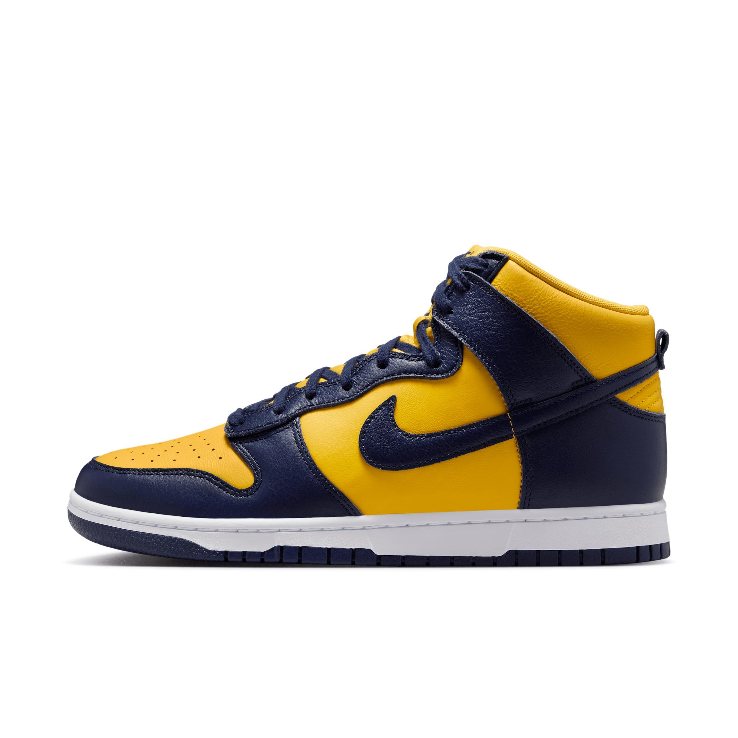 Nike Men's Dunk High Retro SE Shoes Product Image