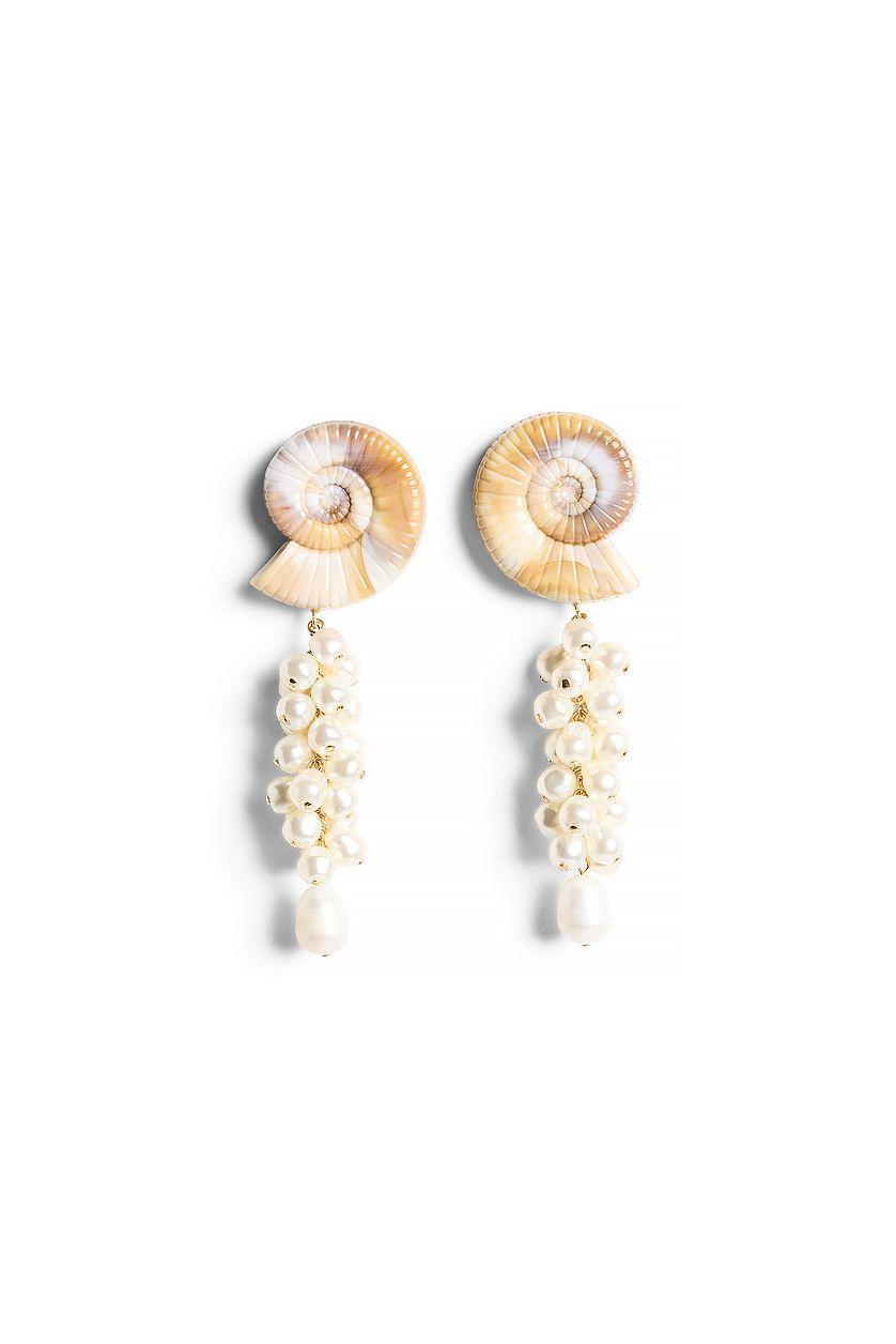 Shell Earrings Product Image