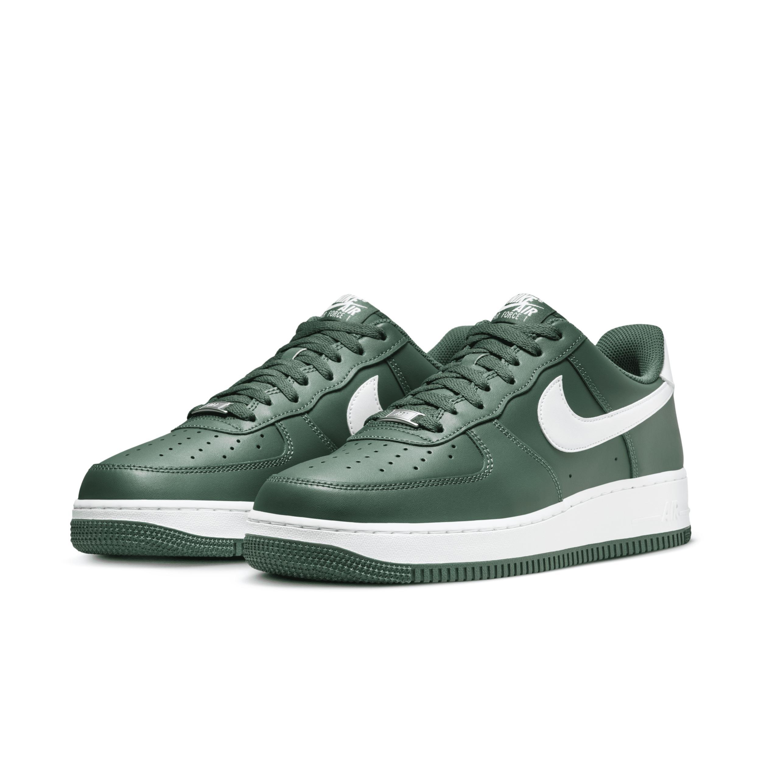 Nike Men's Air Force 1 '07 LV Shoes Product Image