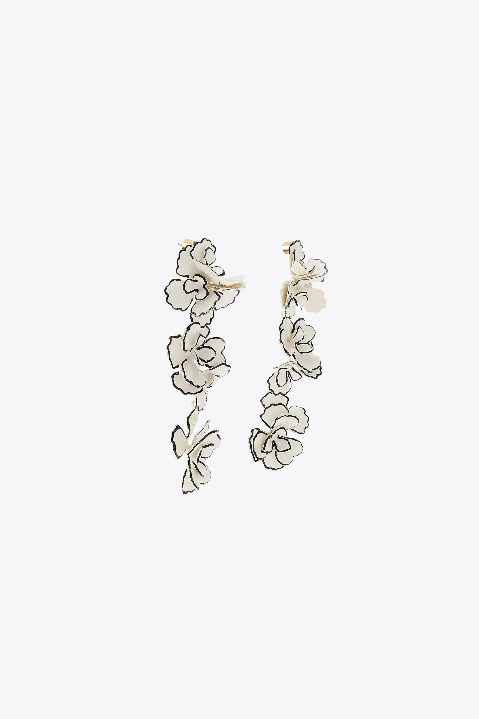 CONTRAST FLOWER EARRINGS Product Image
