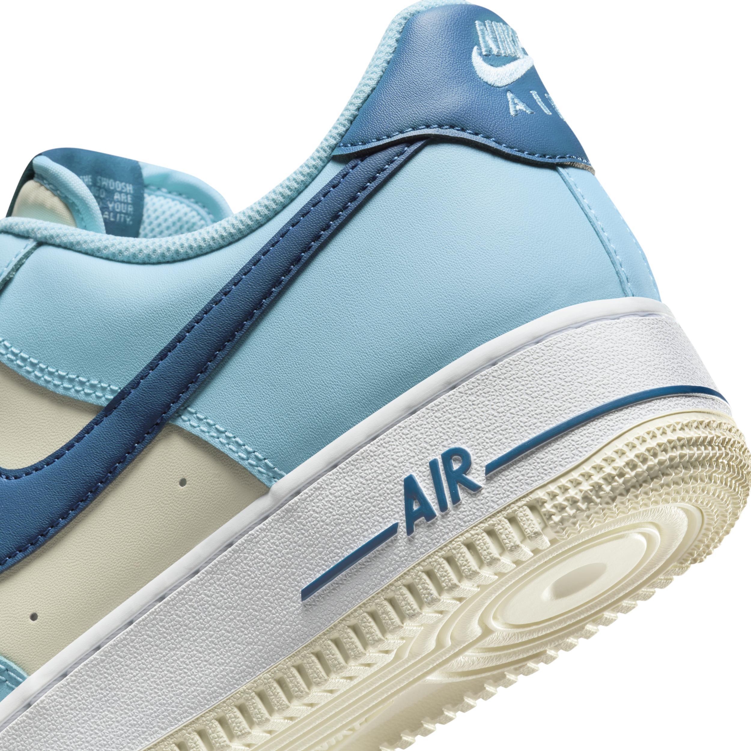 Nike Men's Air Force 1 '07 LV Shoes Product Image