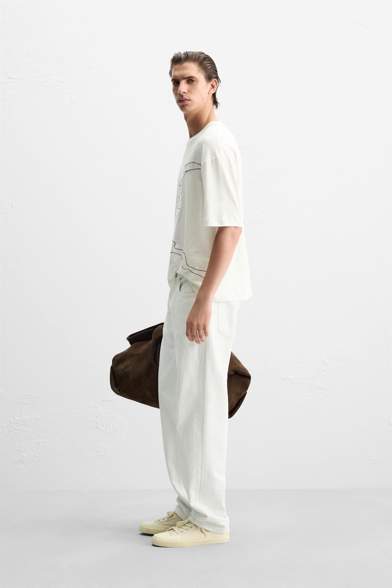 CONTRAST EMBROIDERED T-SHIRT Product Image