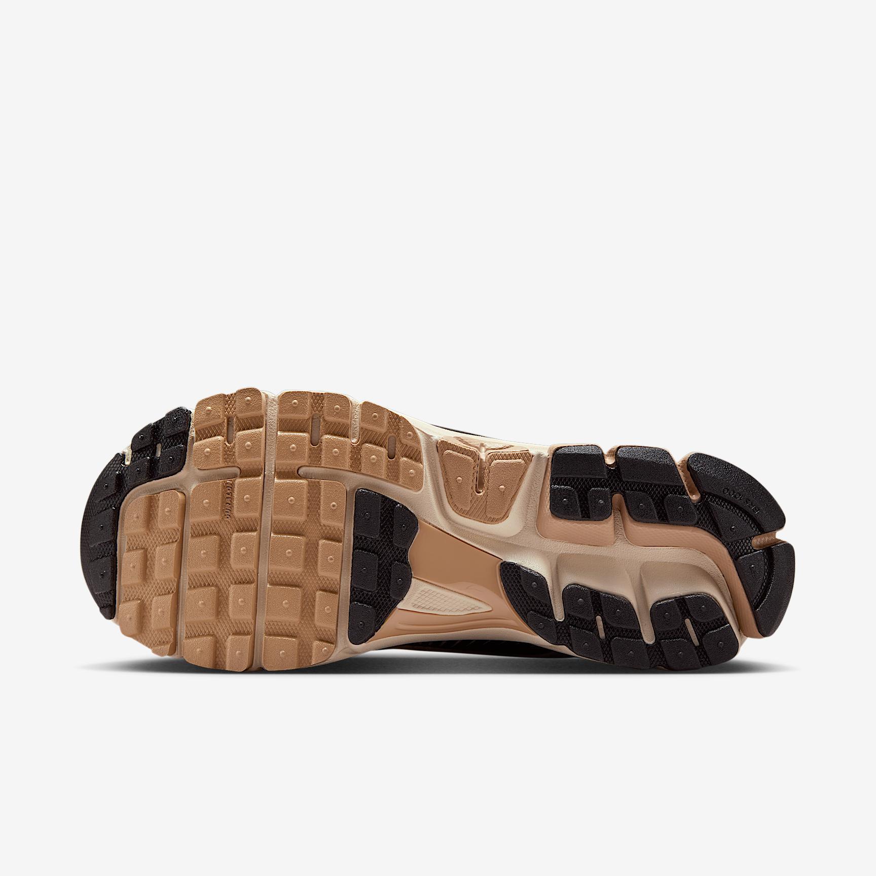 Nike Women's Zoom Vomero Shoes Product Image