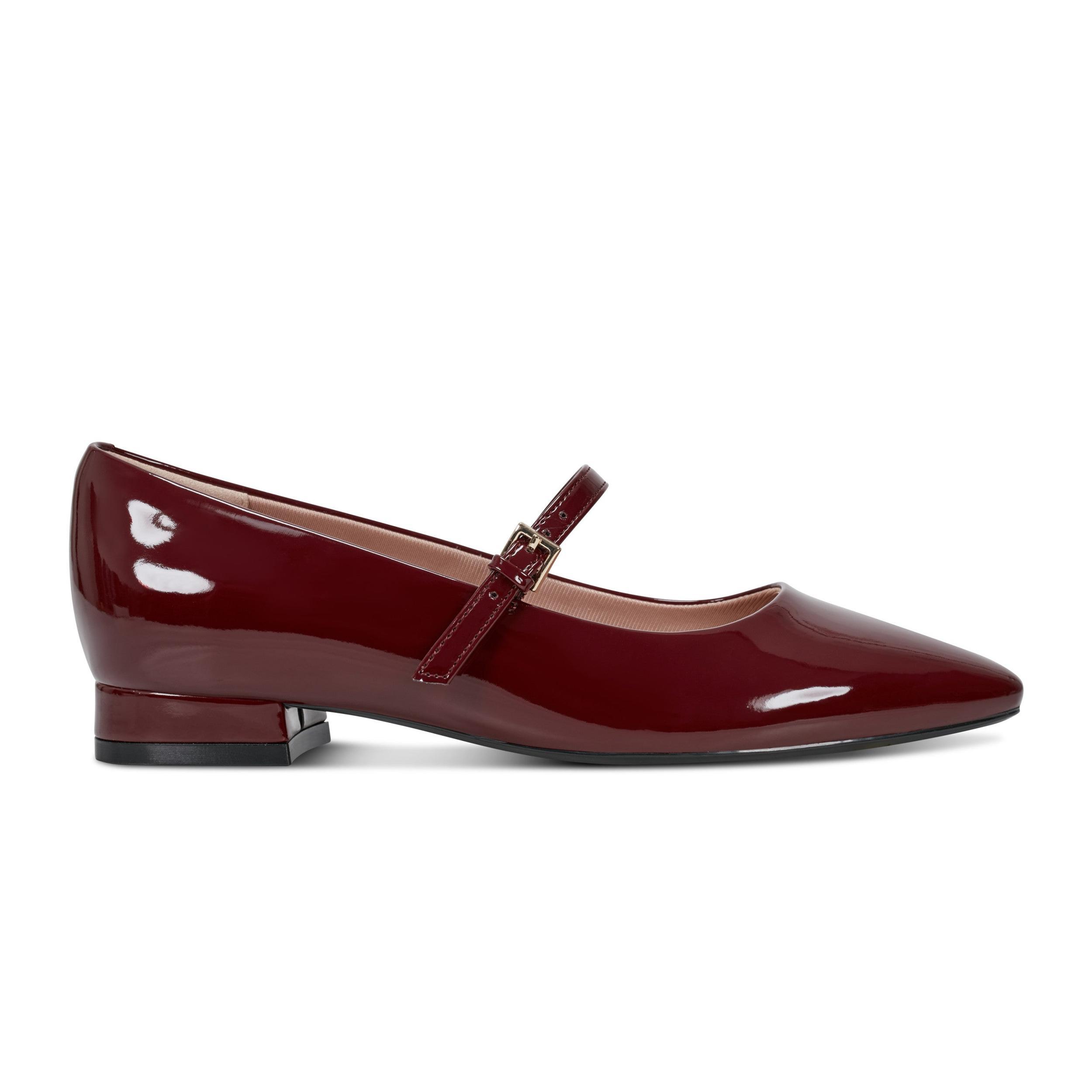 Women's Taren Total Motion Pointy Toe Dress Flats Product Image