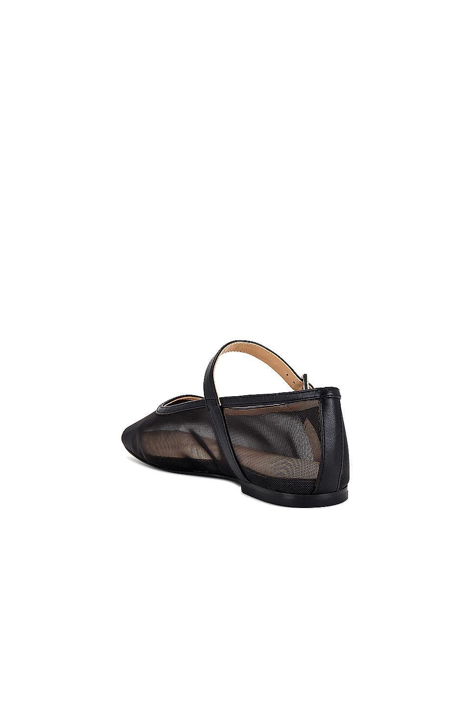 Lin Flats RAYE Product Image