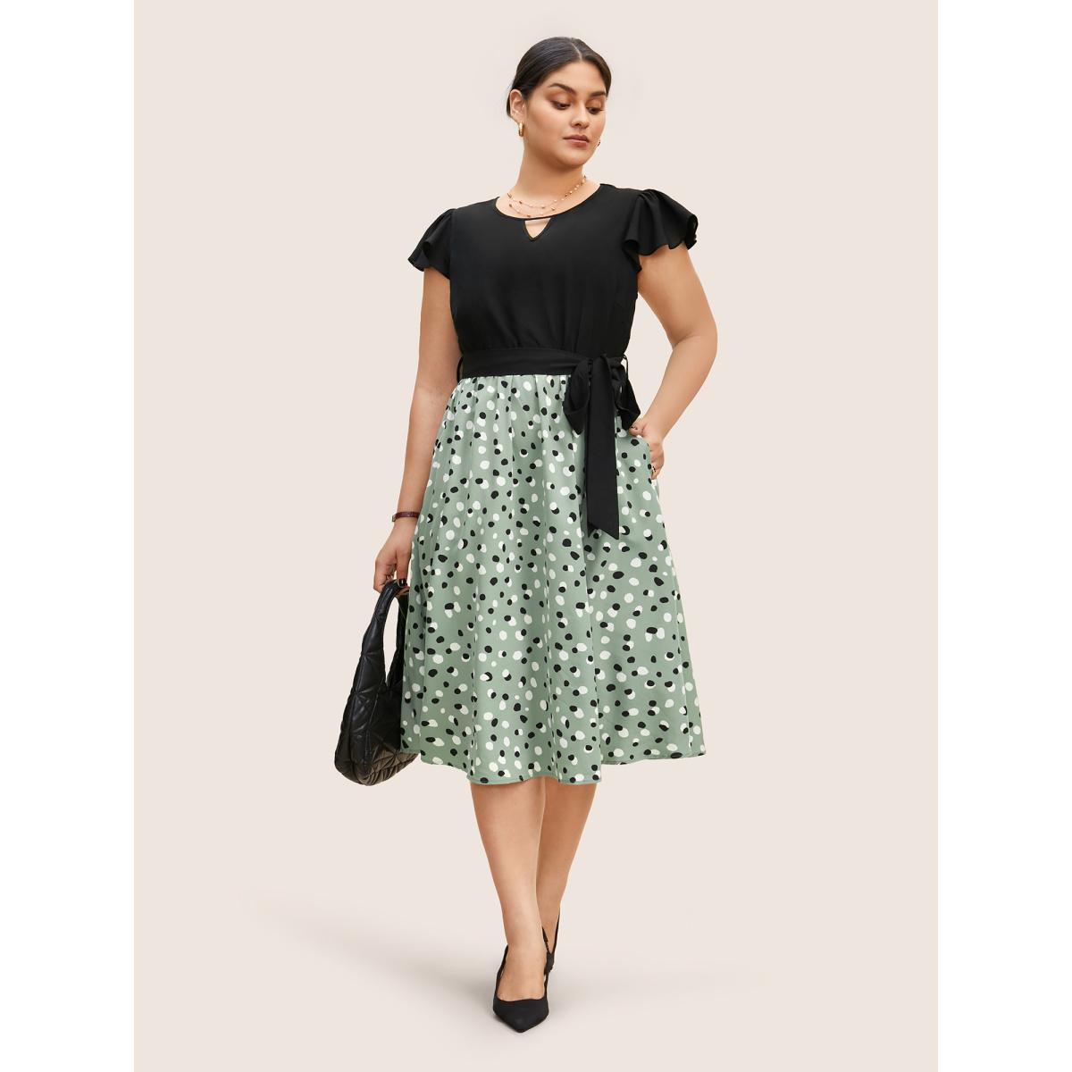 Plus Size Polka Dot Contrast Patchwork Keyhole Dress Palemauve Women At the Office Contrast Round Neck Cap Sleeve Curvy BloomChic 12/L Product Image