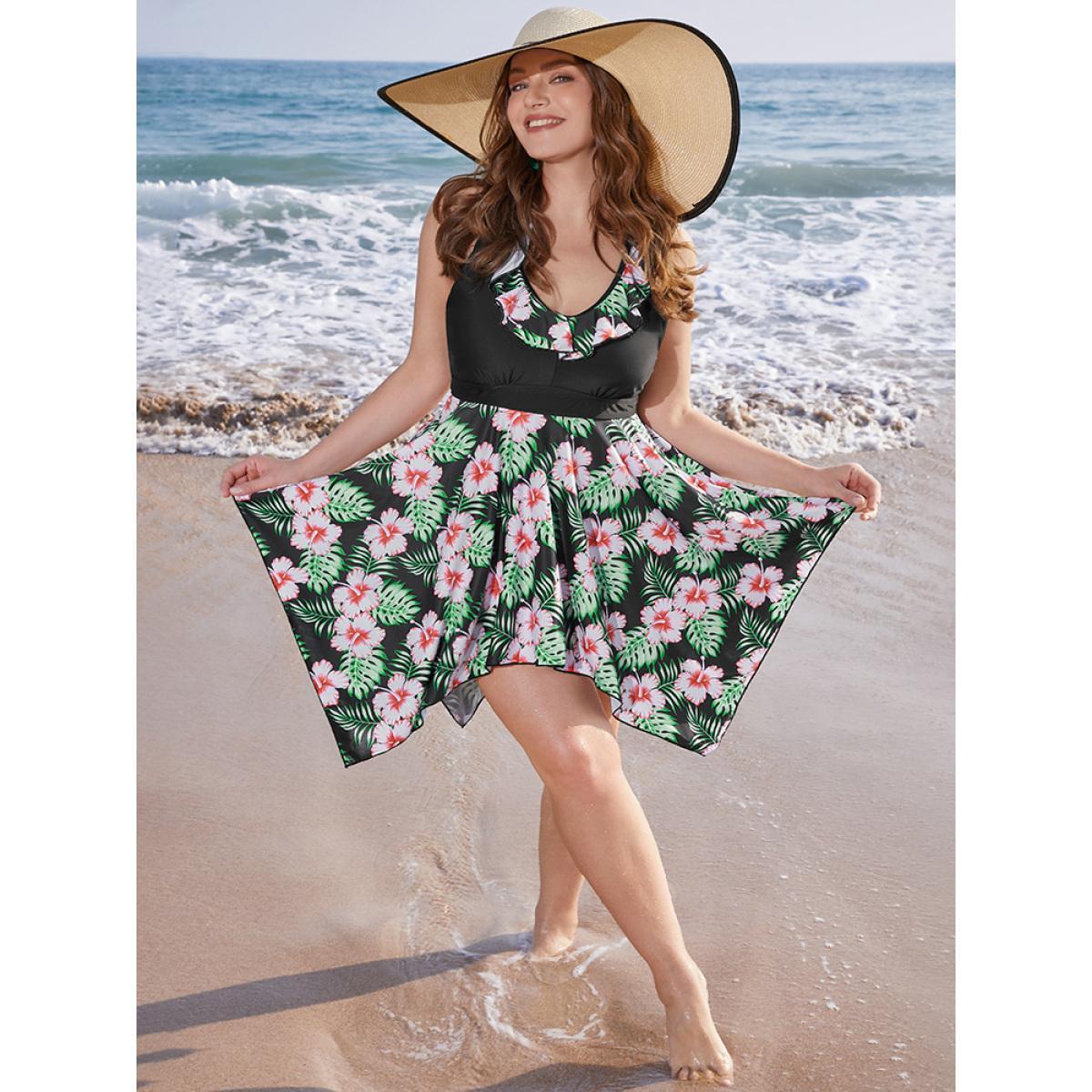 Plus Size Tropical Print Ruffle Trim Hanky Hem Tankini Top Women's Swimwear BlackFlower Vacation Adjustable Straps High stretch Bodycon U-neck Curve Swim Tops BloomChic 12/L Product Image