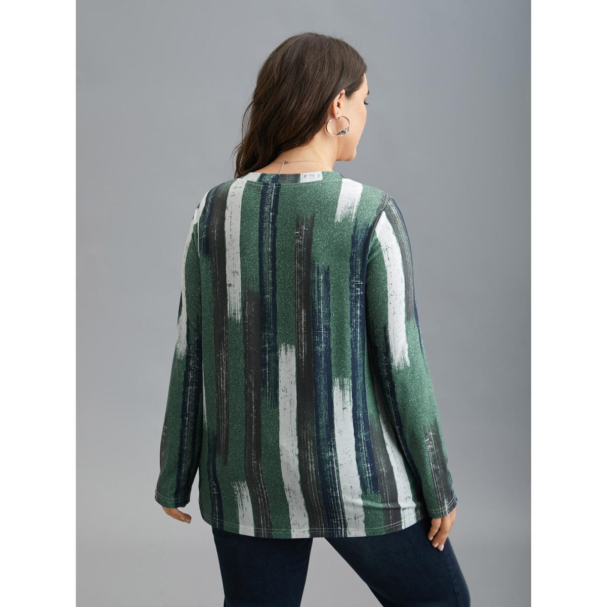 Plus Size Abstract Print V-Neck Fitted T-Shirt Multicolor Women Casual Contrast V-neck Everyday T-shirts BloomChic 26/4X Product Image
