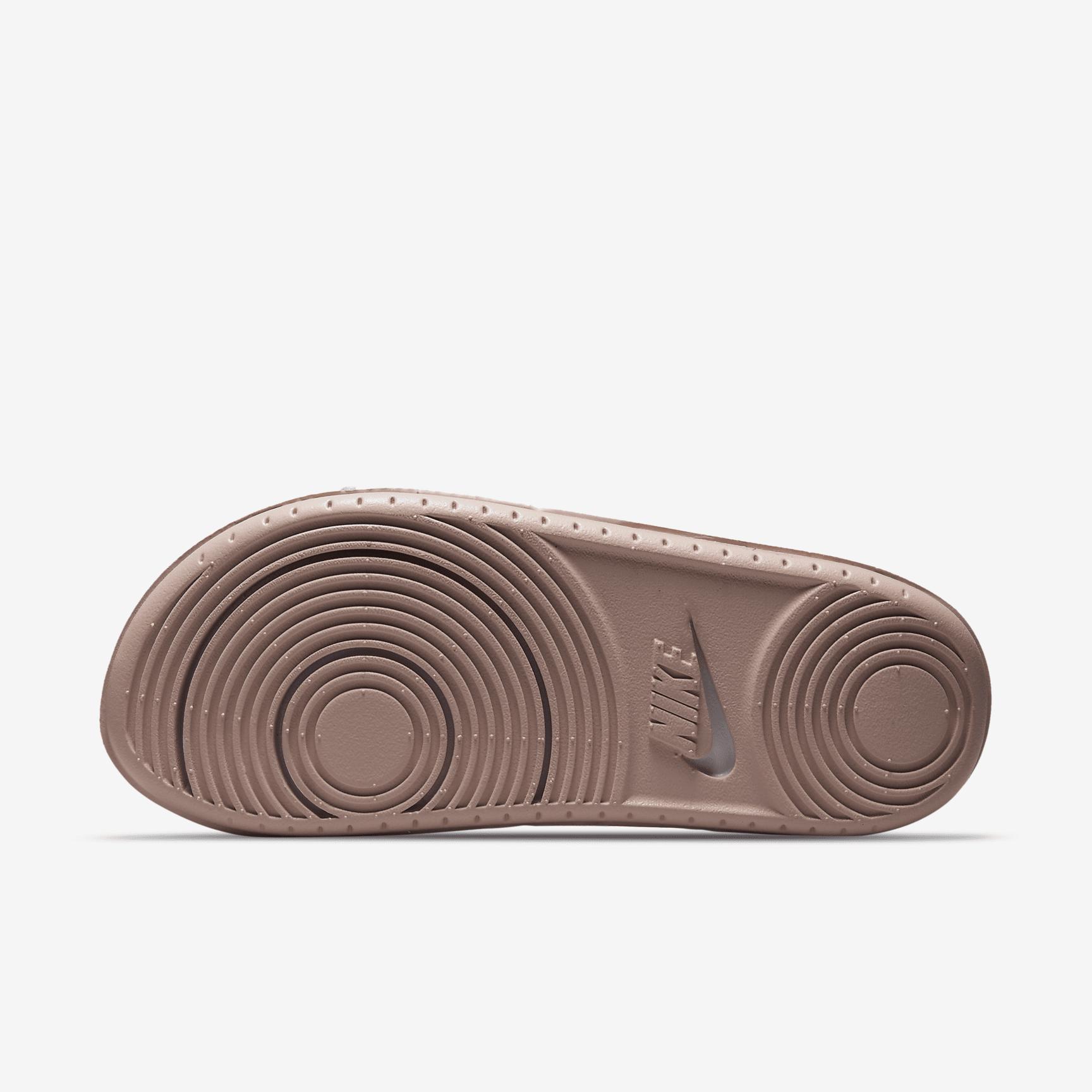 Nike Women's Offcourt Slides Product Image