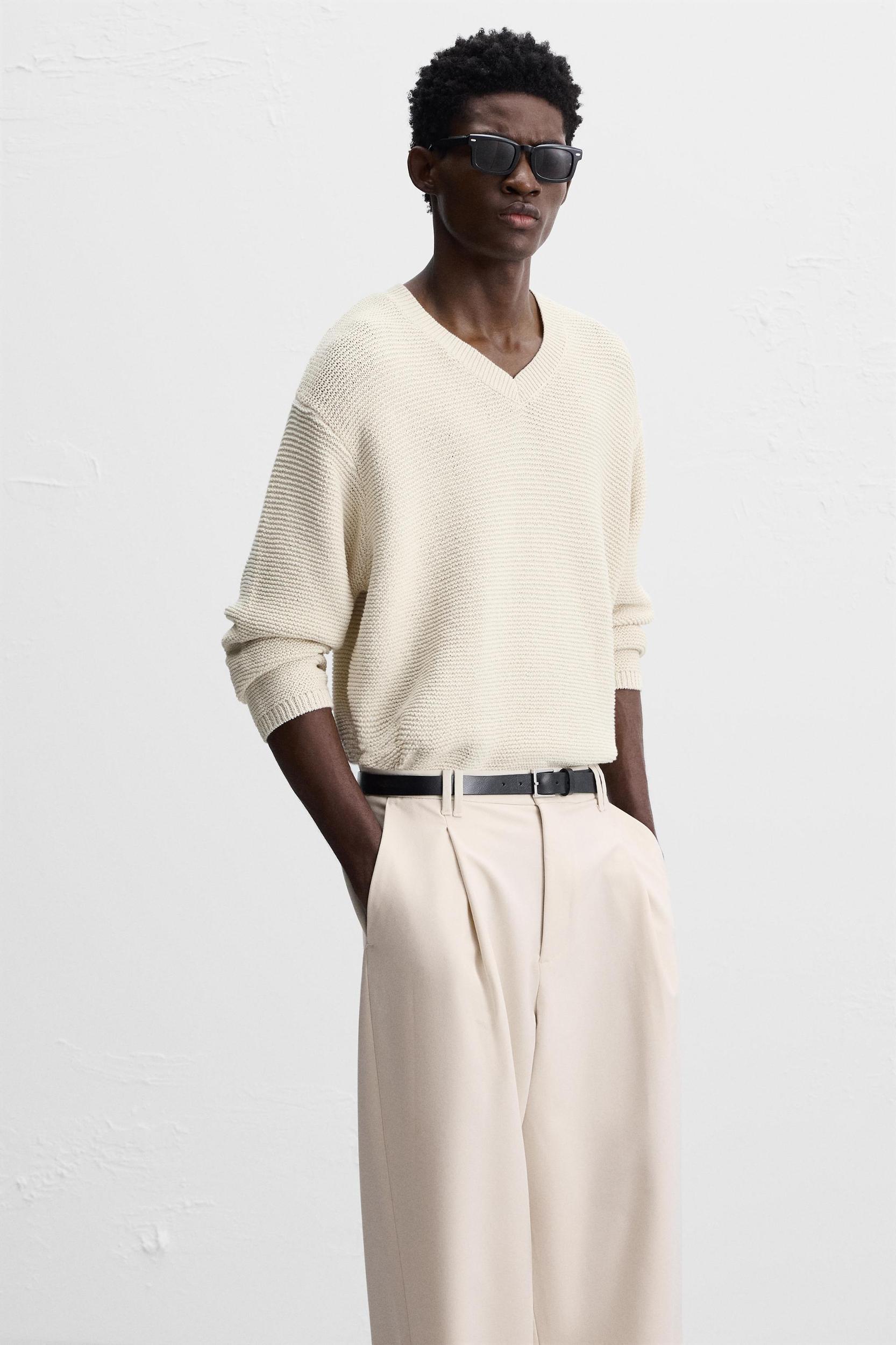RELAXED FIT PLEATED PANTS Product Image