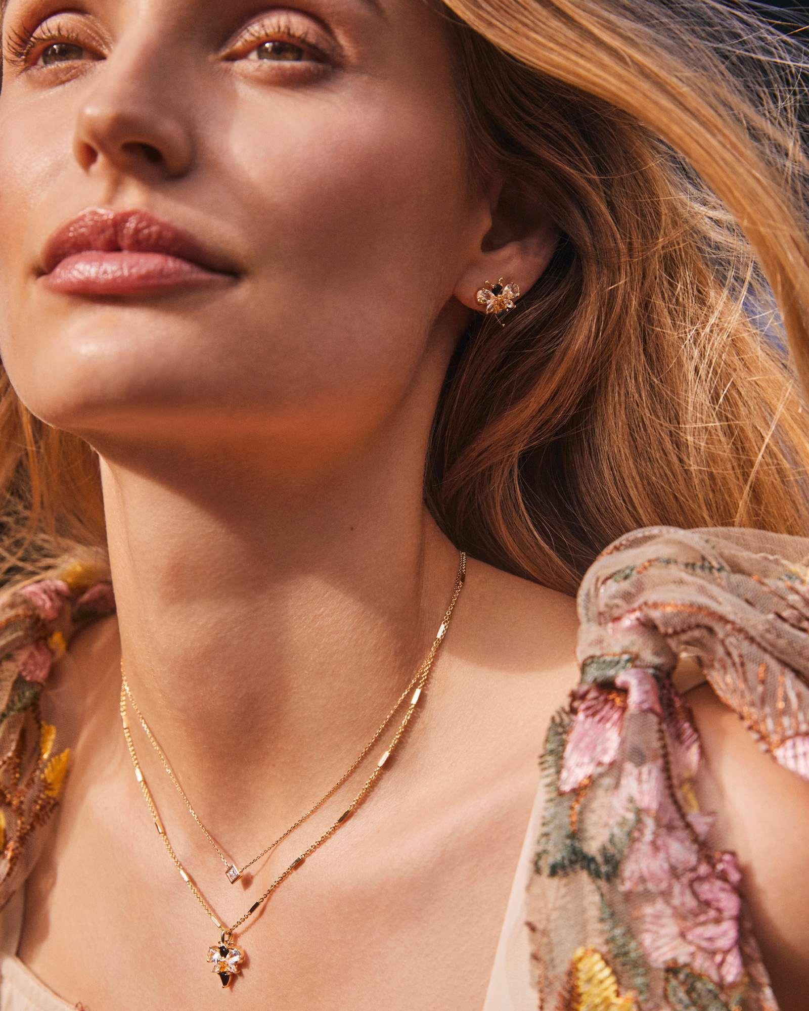 Bee Gold Short Pendant Necklace Product Image