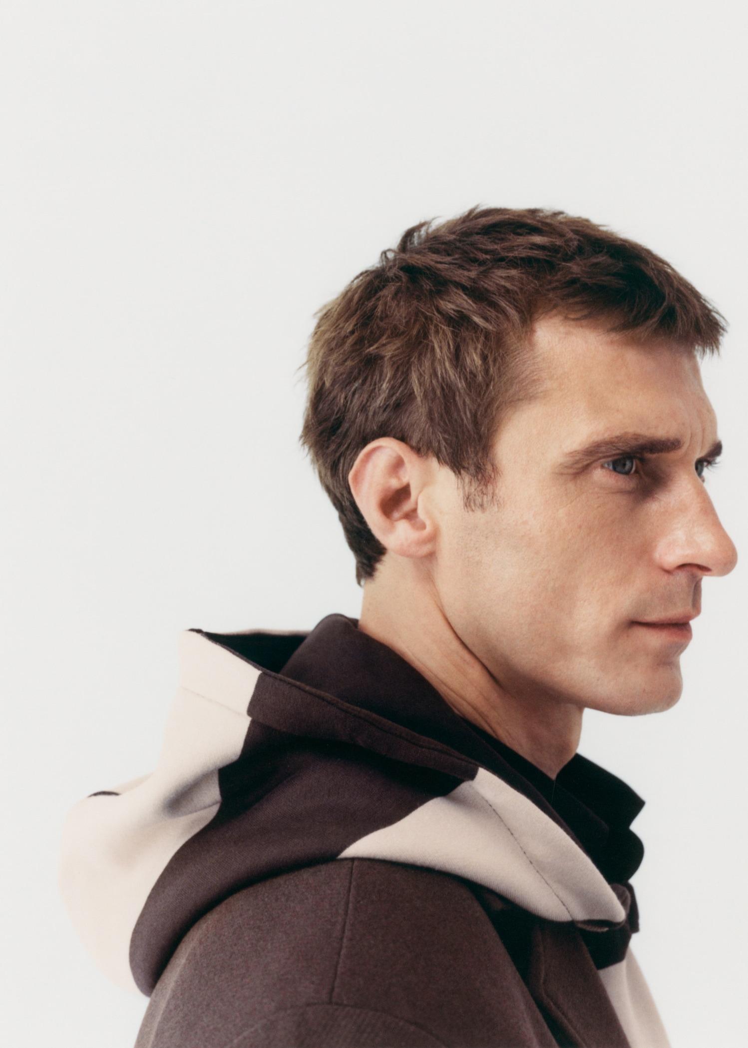 Striped hooded sweatshirt - Men | MANGO USA Product Image