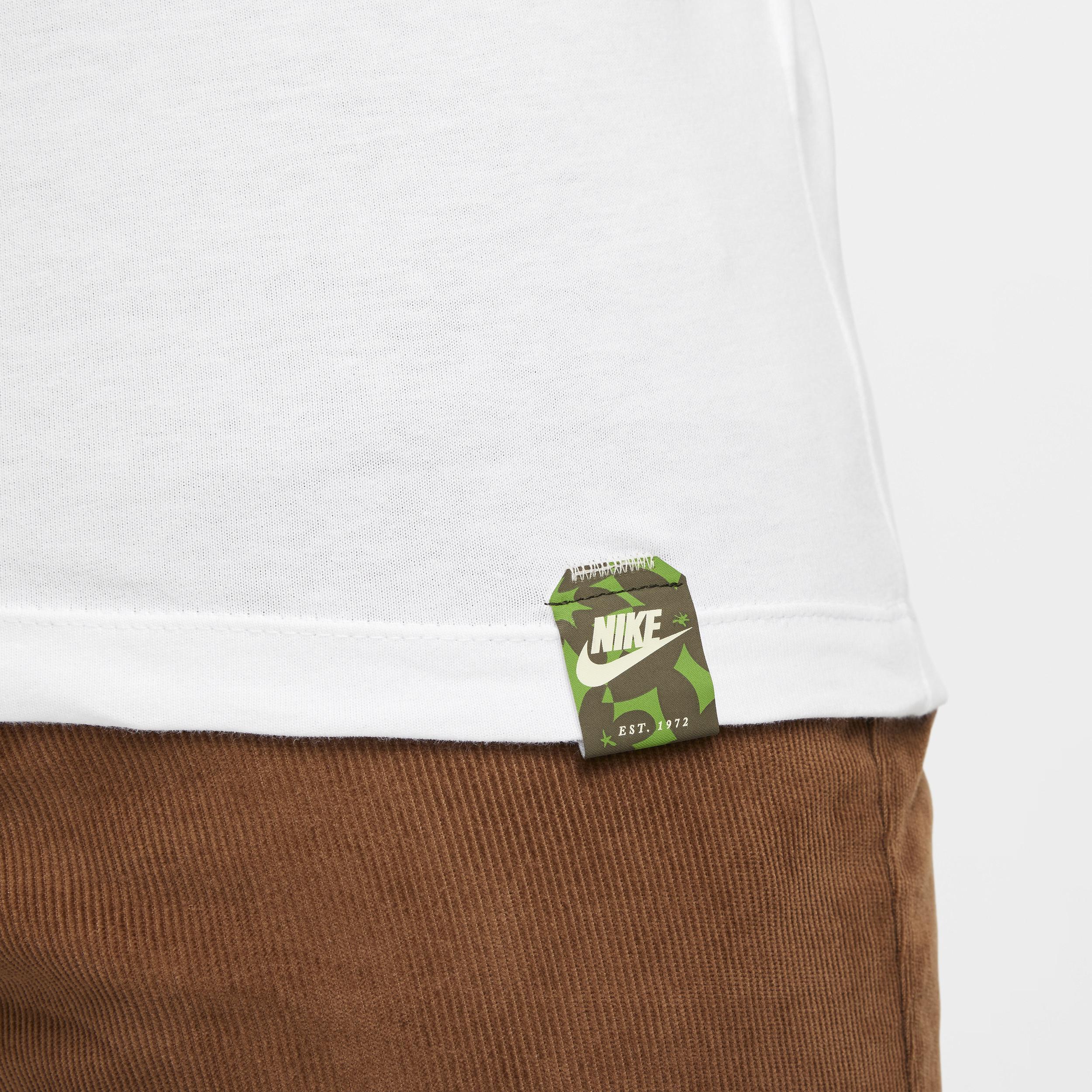 Nike Sportswear Club T-Shirt Product Image