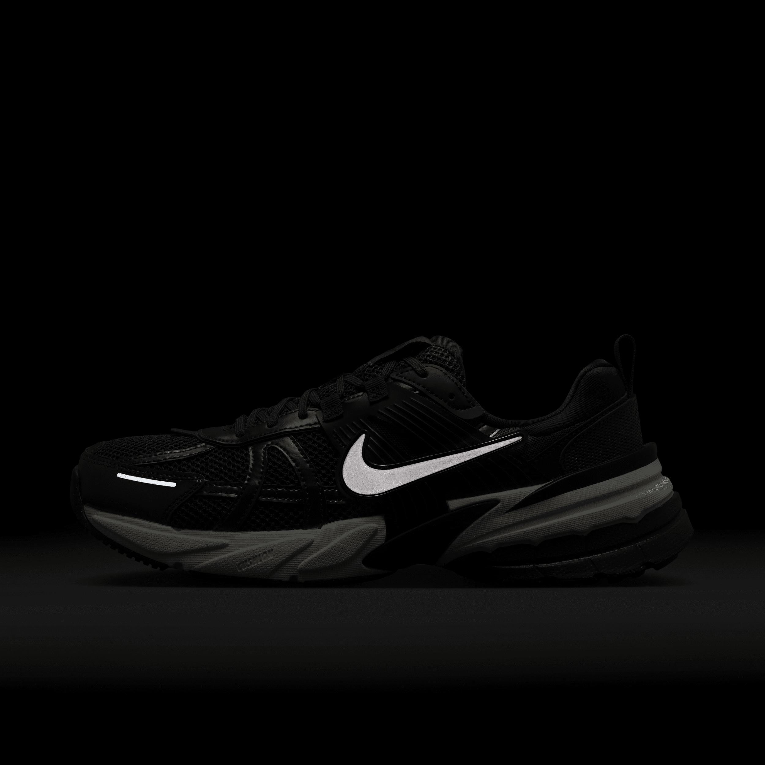 Nike Men's V2K Run Shoes Product Image