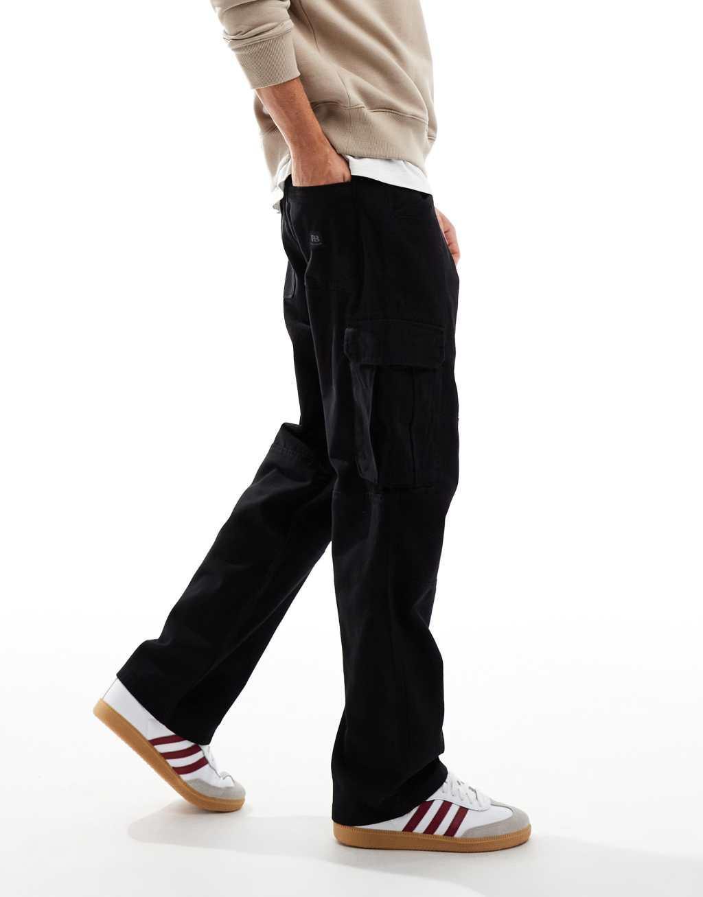 Pull&Bear straight leg cargo pants in black Product Image