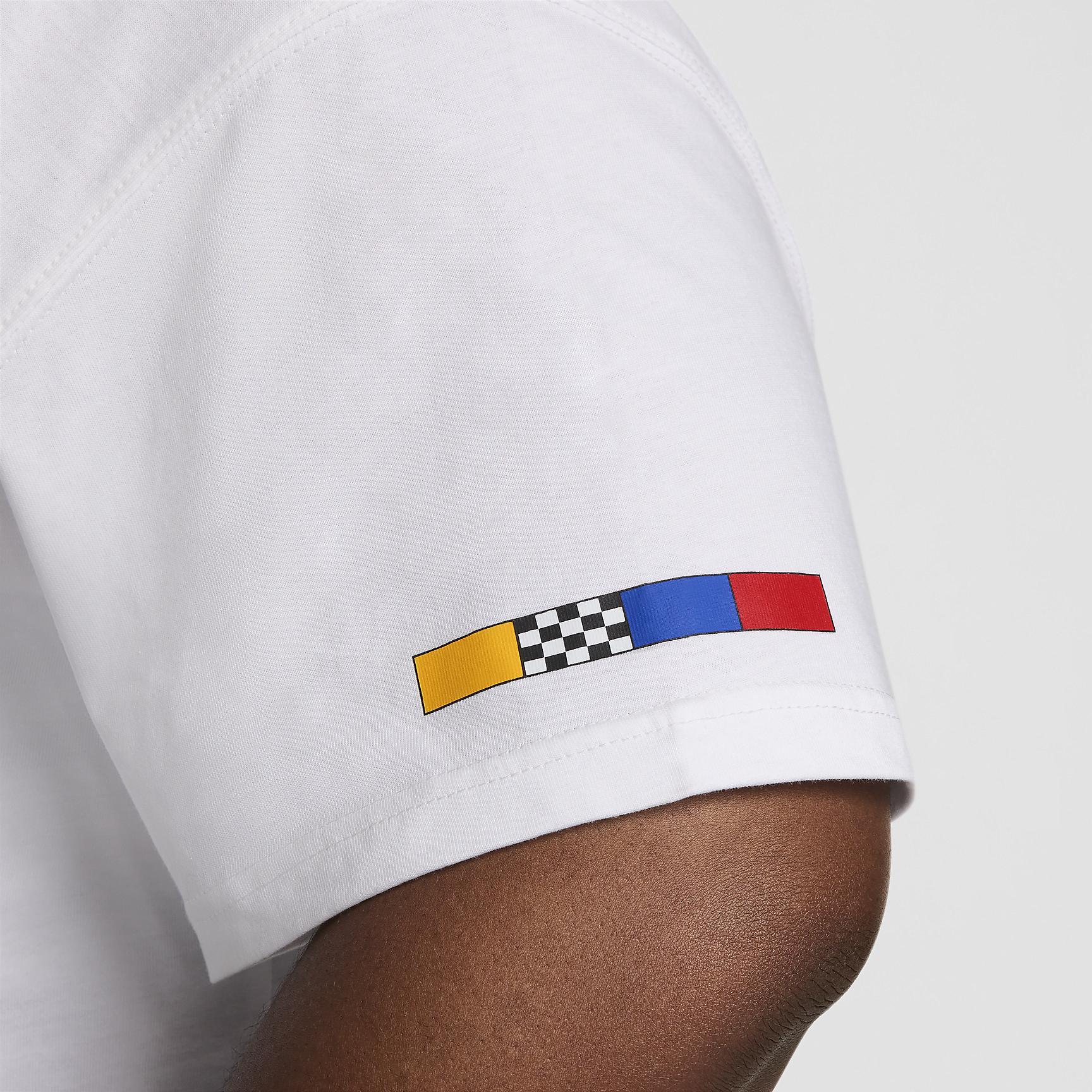 Nike Sportswear Men's T-Shirt Product Image