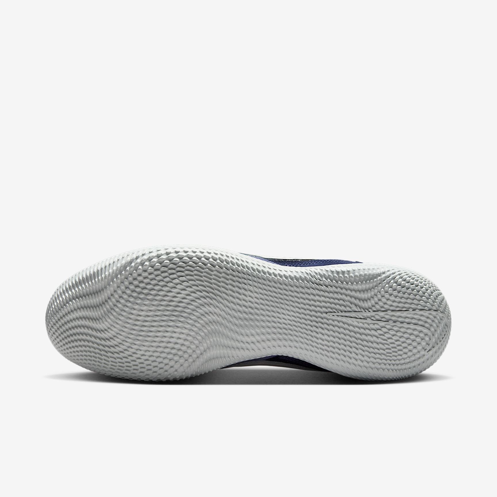 Nike Men's Streetgato Low-Top Soccer Shoes Product Image