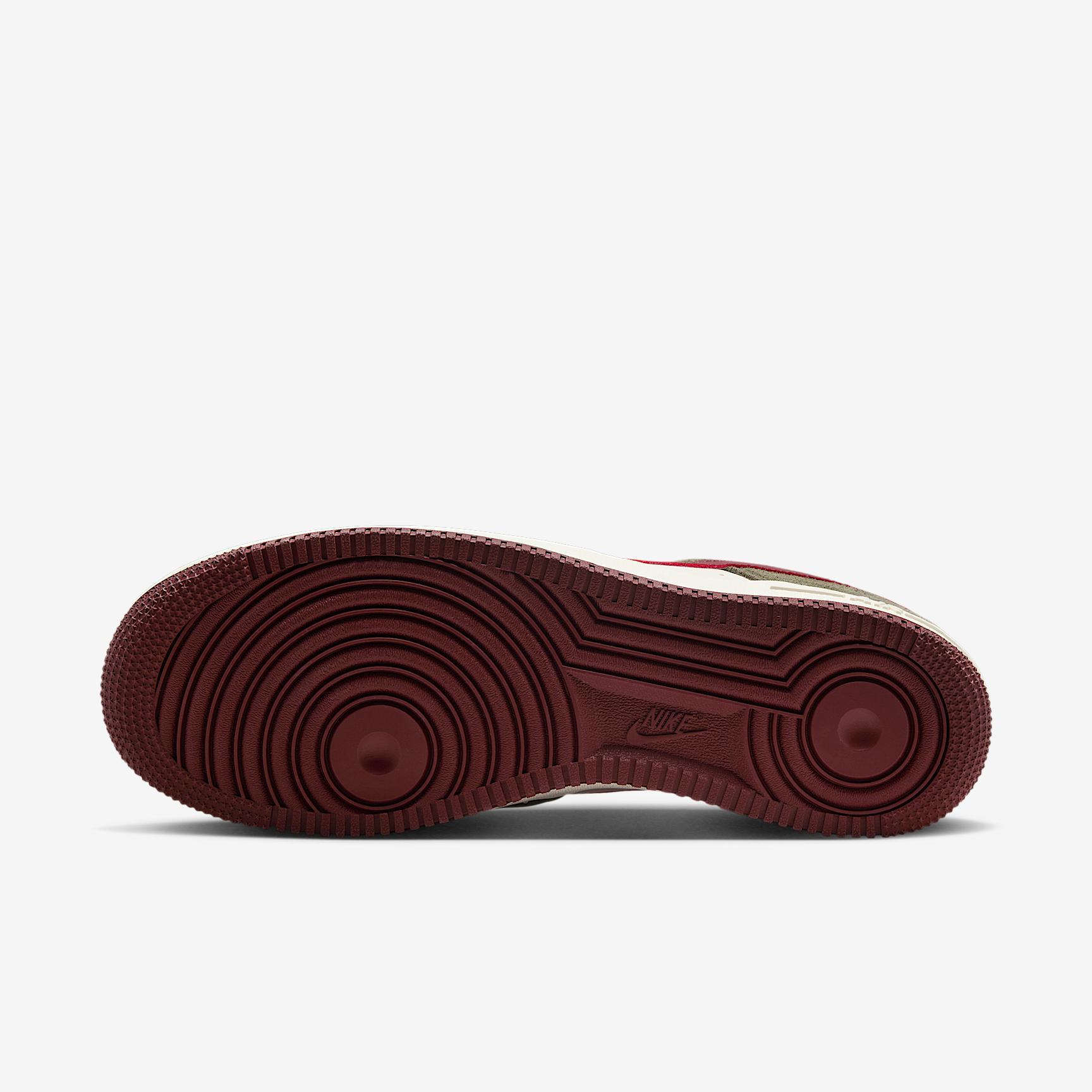 Nike Men's Air Force 1 '07 LV Shoes Product Image