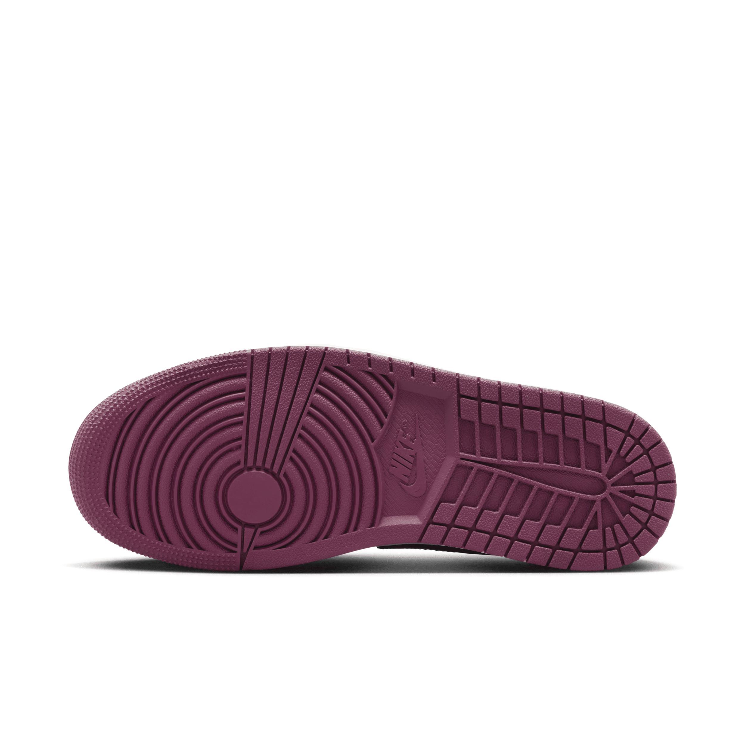 Womens Air Retro 1 Low Casual Shoes Product Image