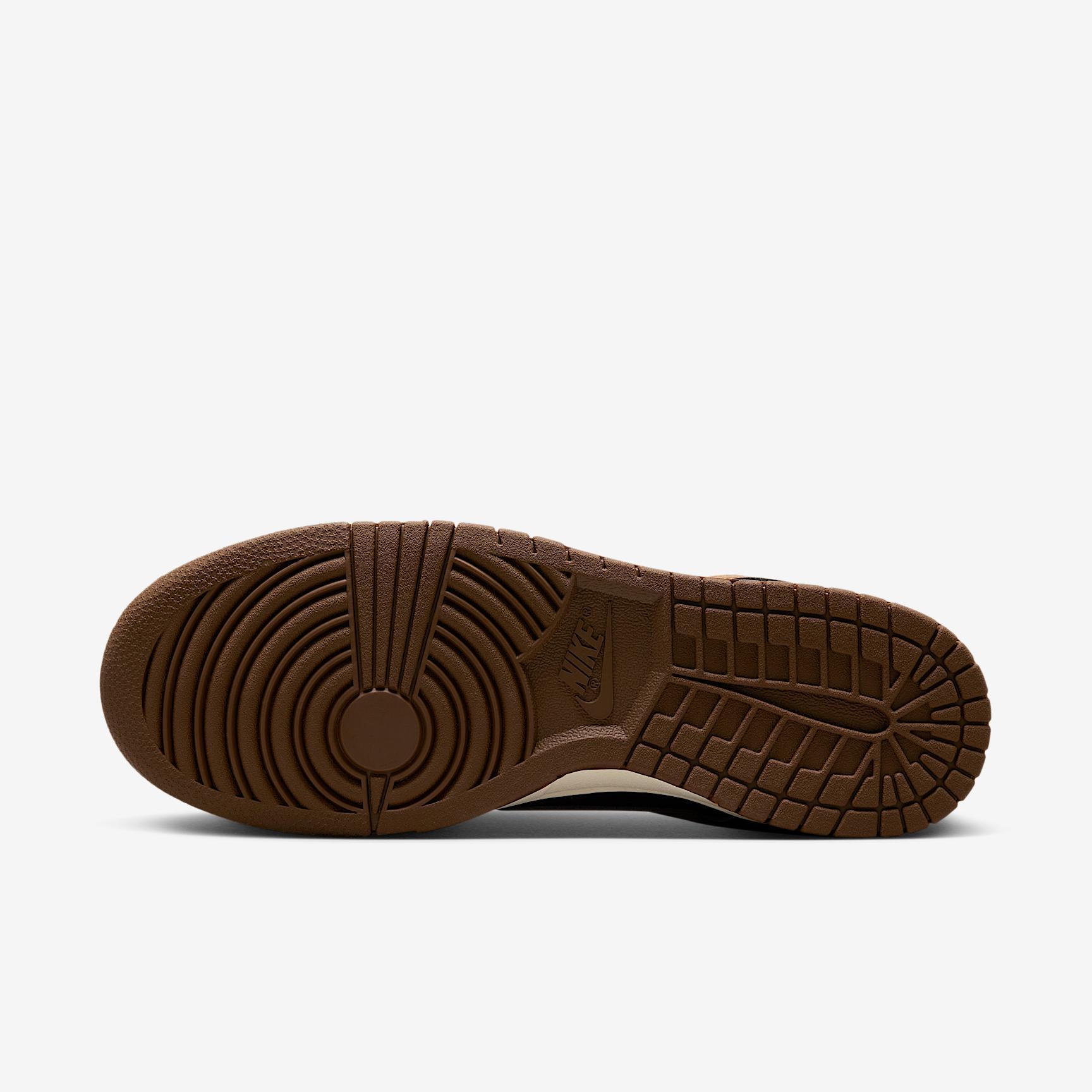 Nike Men's Dunk Low Retro Shoes Product Image