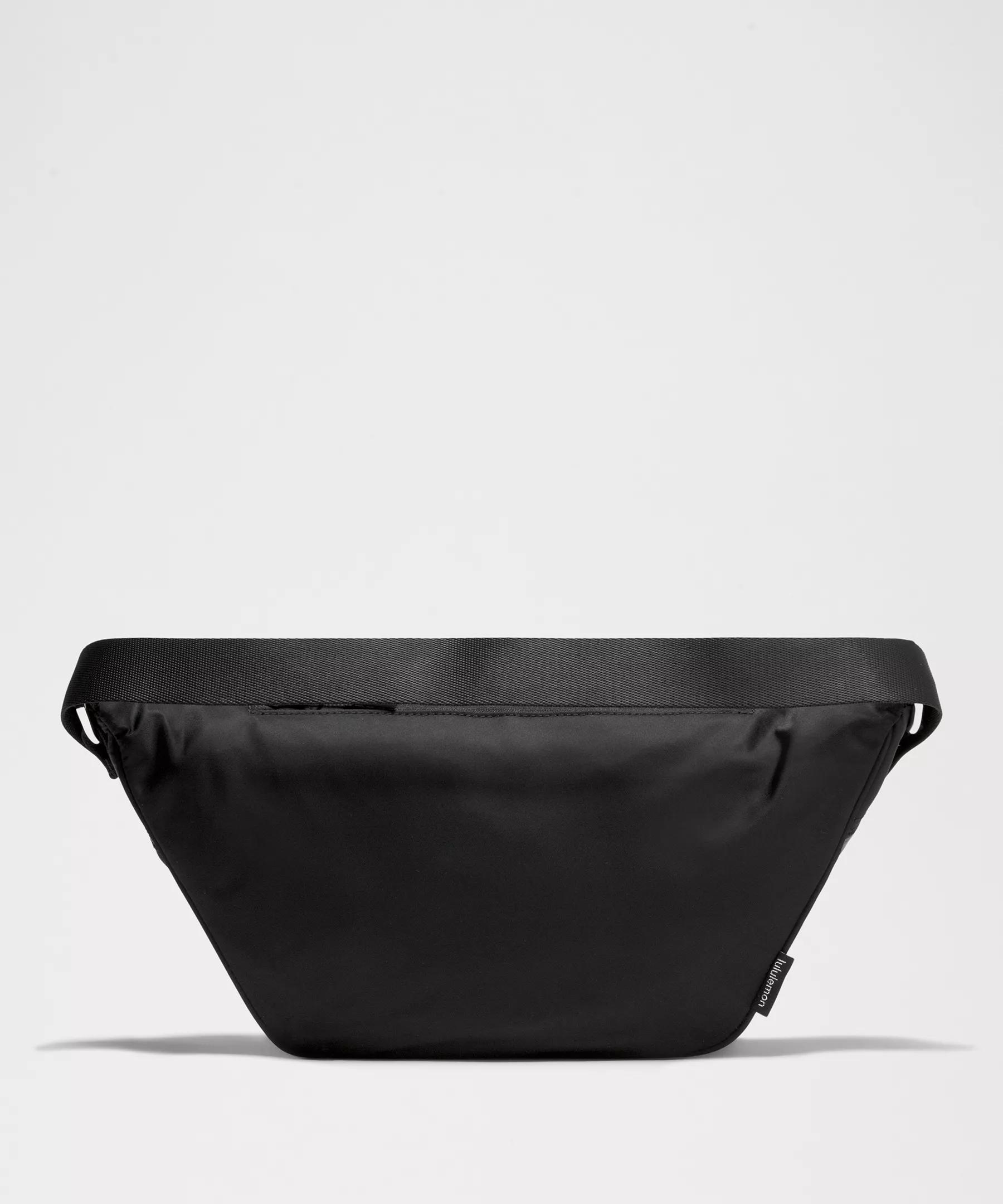 City Essentials Belt Bag 3L Product Image