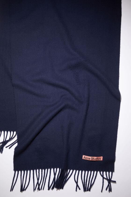 Fringe wool scarf – Narrow Product Image