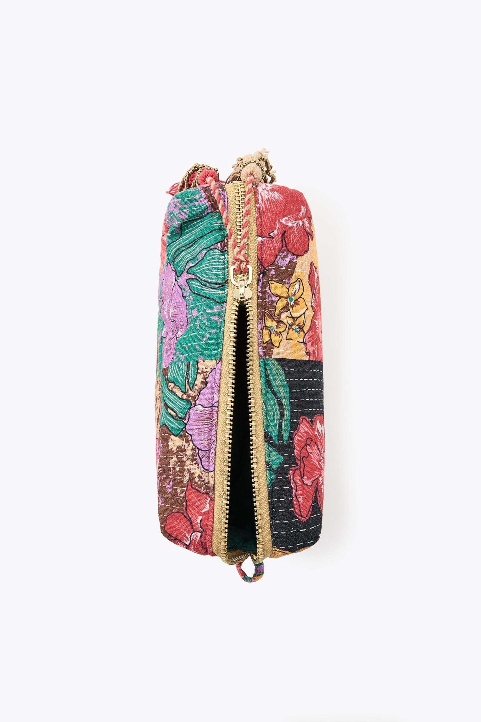 PRINTED QUILTED TOILETRY BAG Product Image