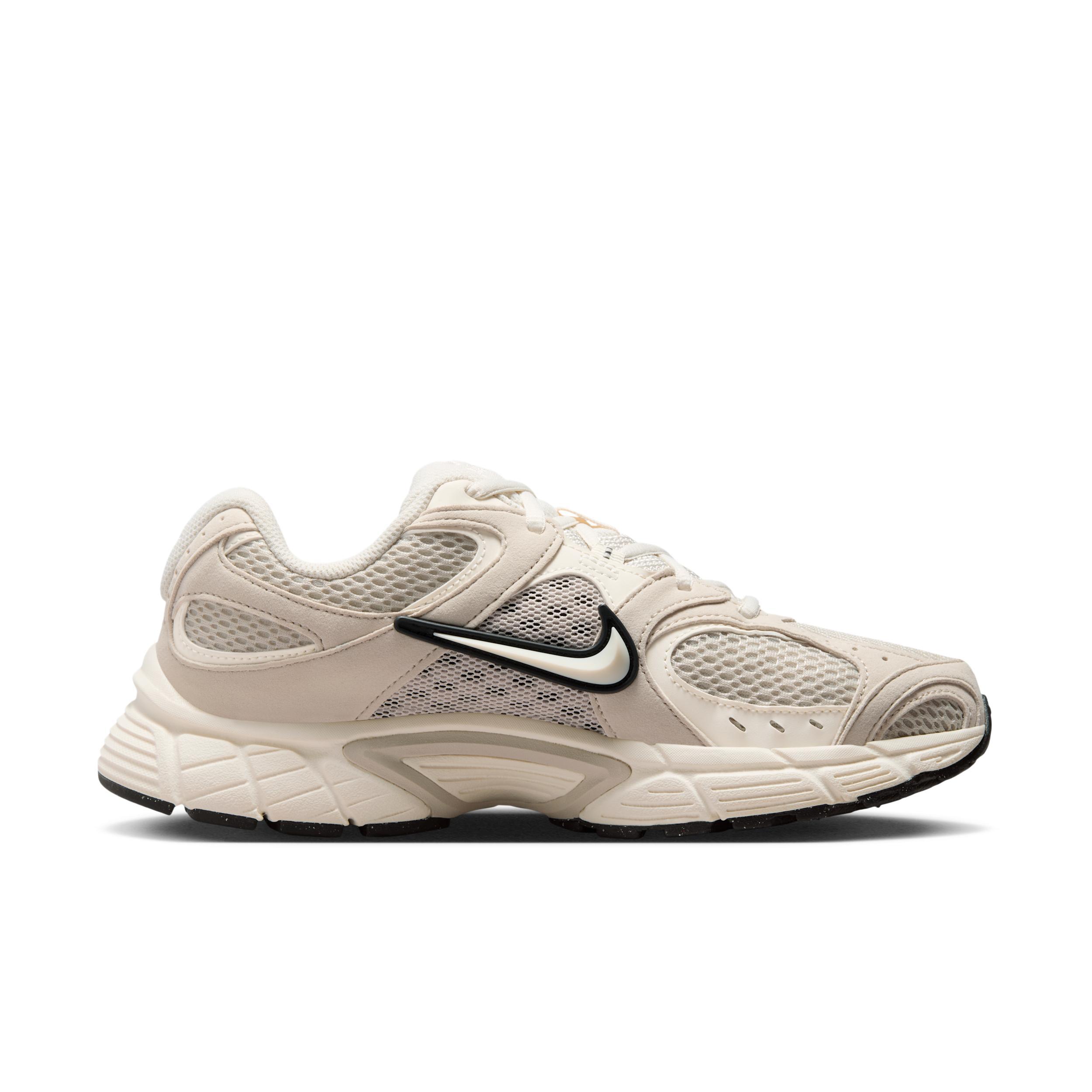 Nike Women's V5 RNR Shoes Product Image