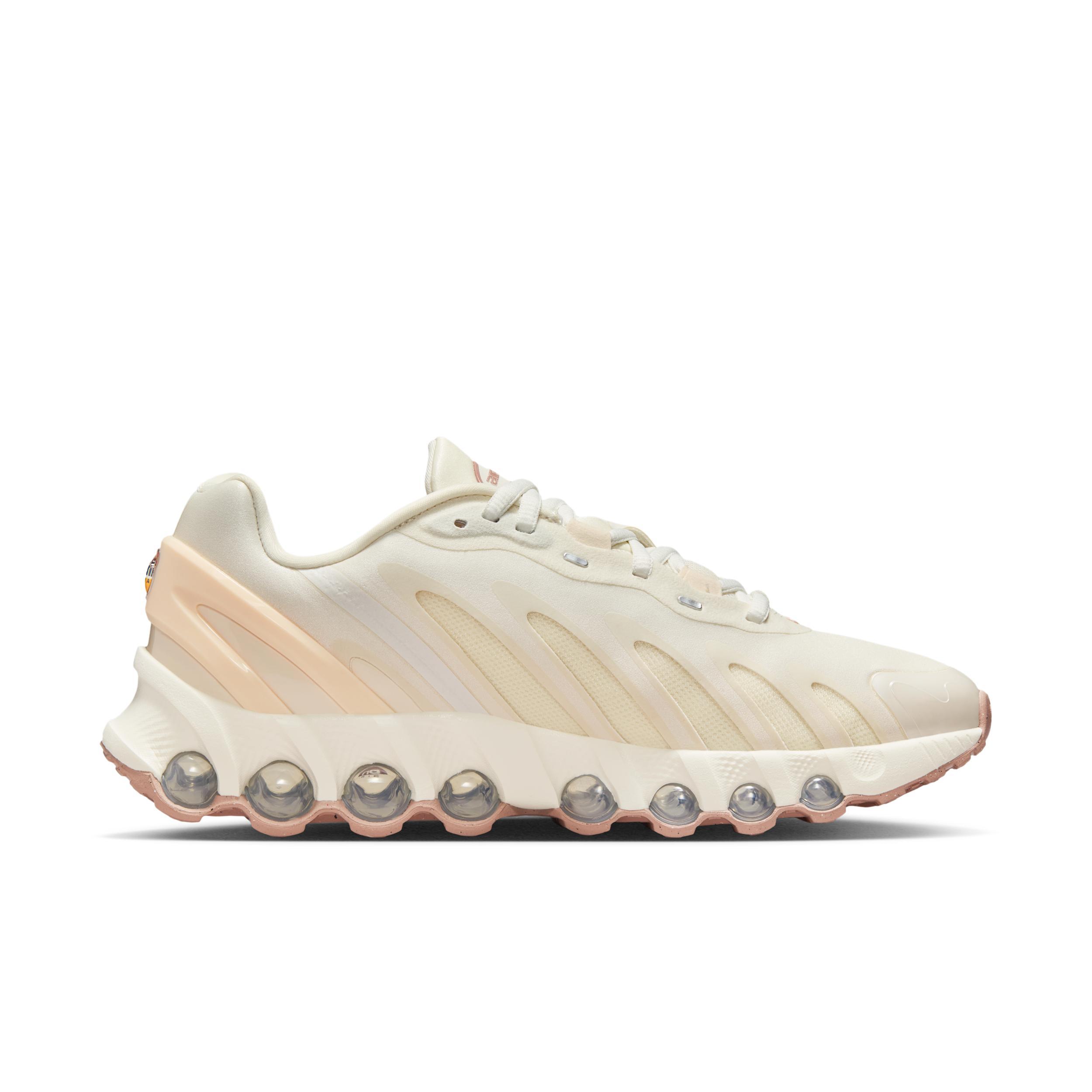 Nike Women's Air Max Dn8 Shoes Product Image