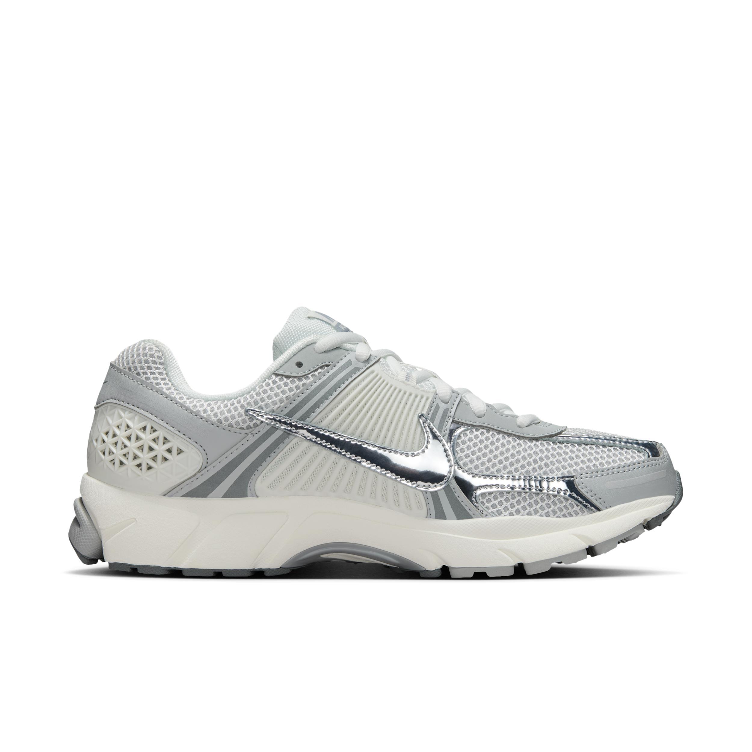 Nike Men's Zoom Vomero 5 Shoes Product Image