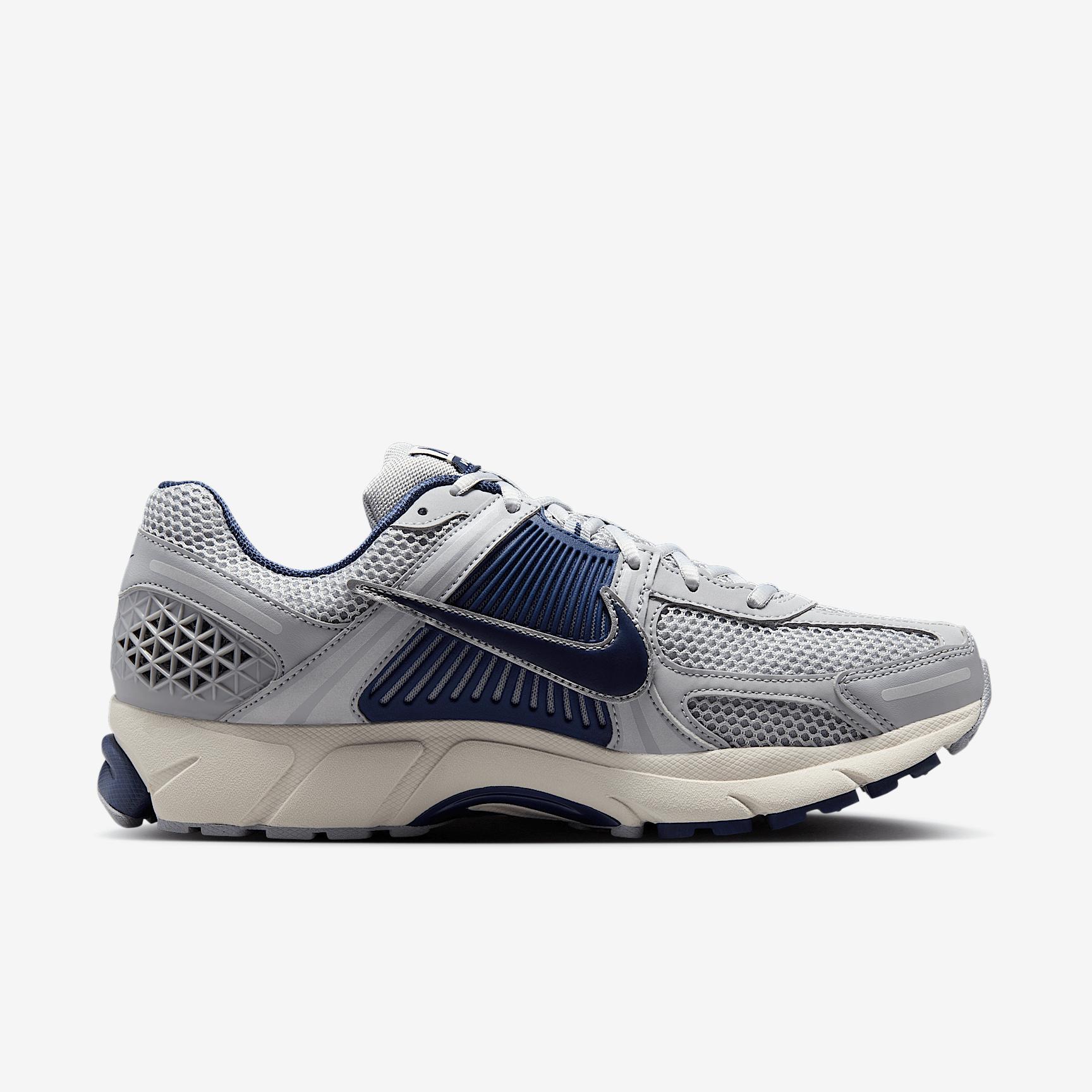 Nike Zoom Vomero 5 Men's Shoes Product Image