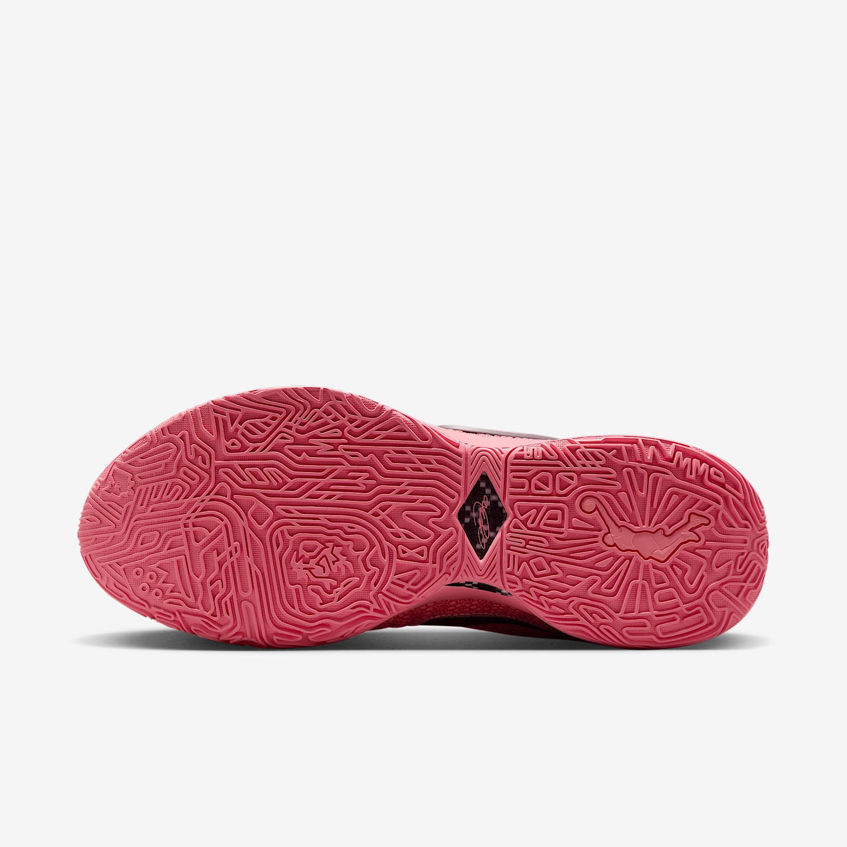 Nike Men's LeBron 20 Basketball Shoes Product Image