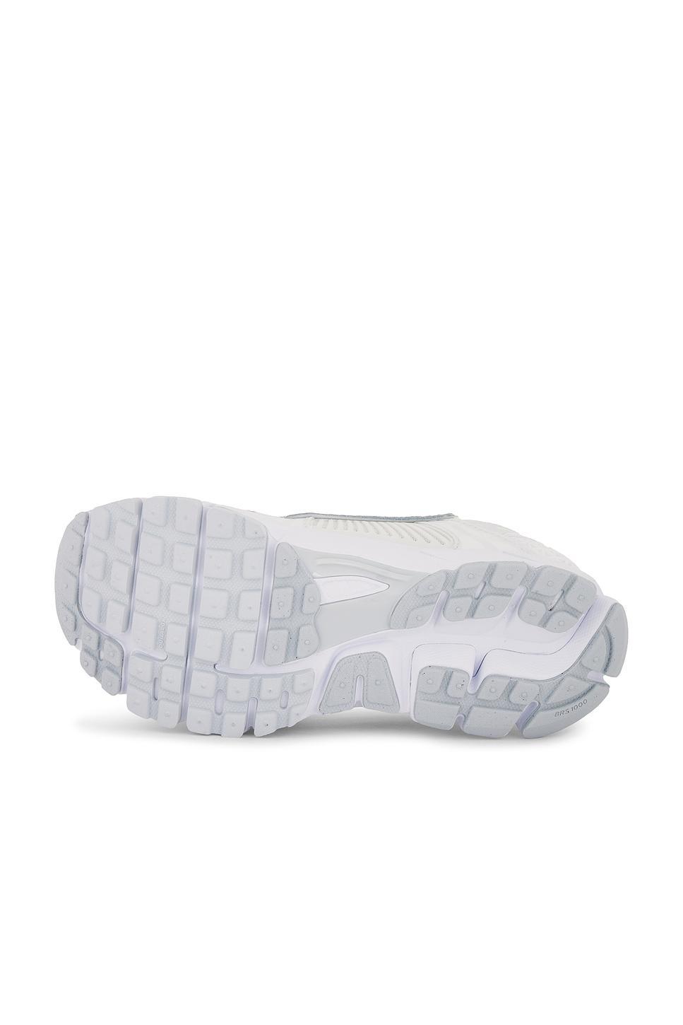 Zoom Vomero 5 Gold Sneaker Nike Product Image