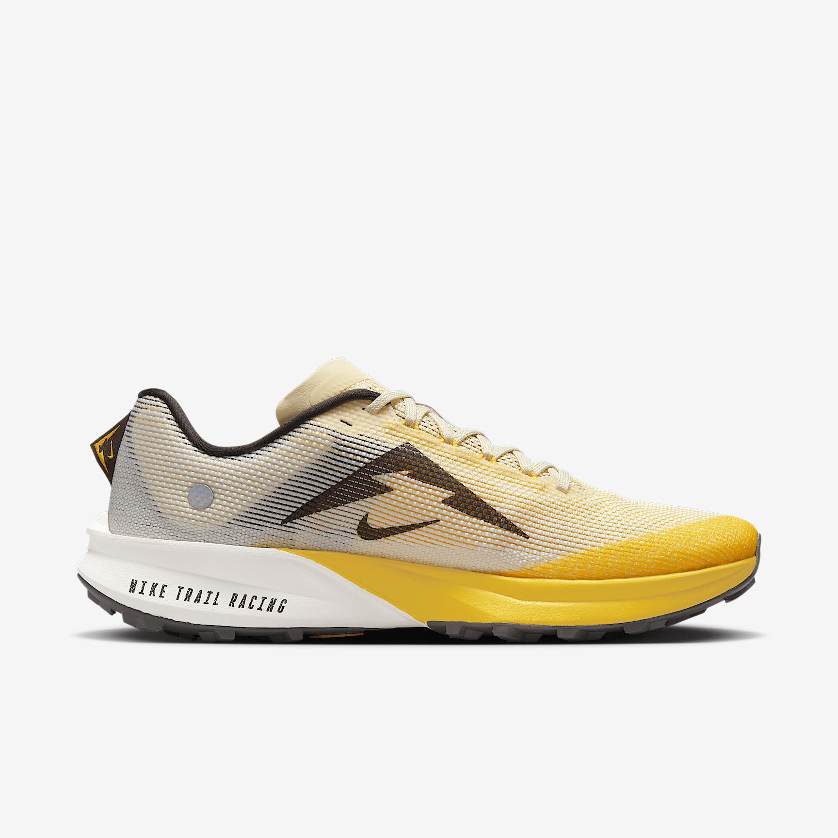 Nike Men's Kiger 10 Trail Running Shoes Product Image