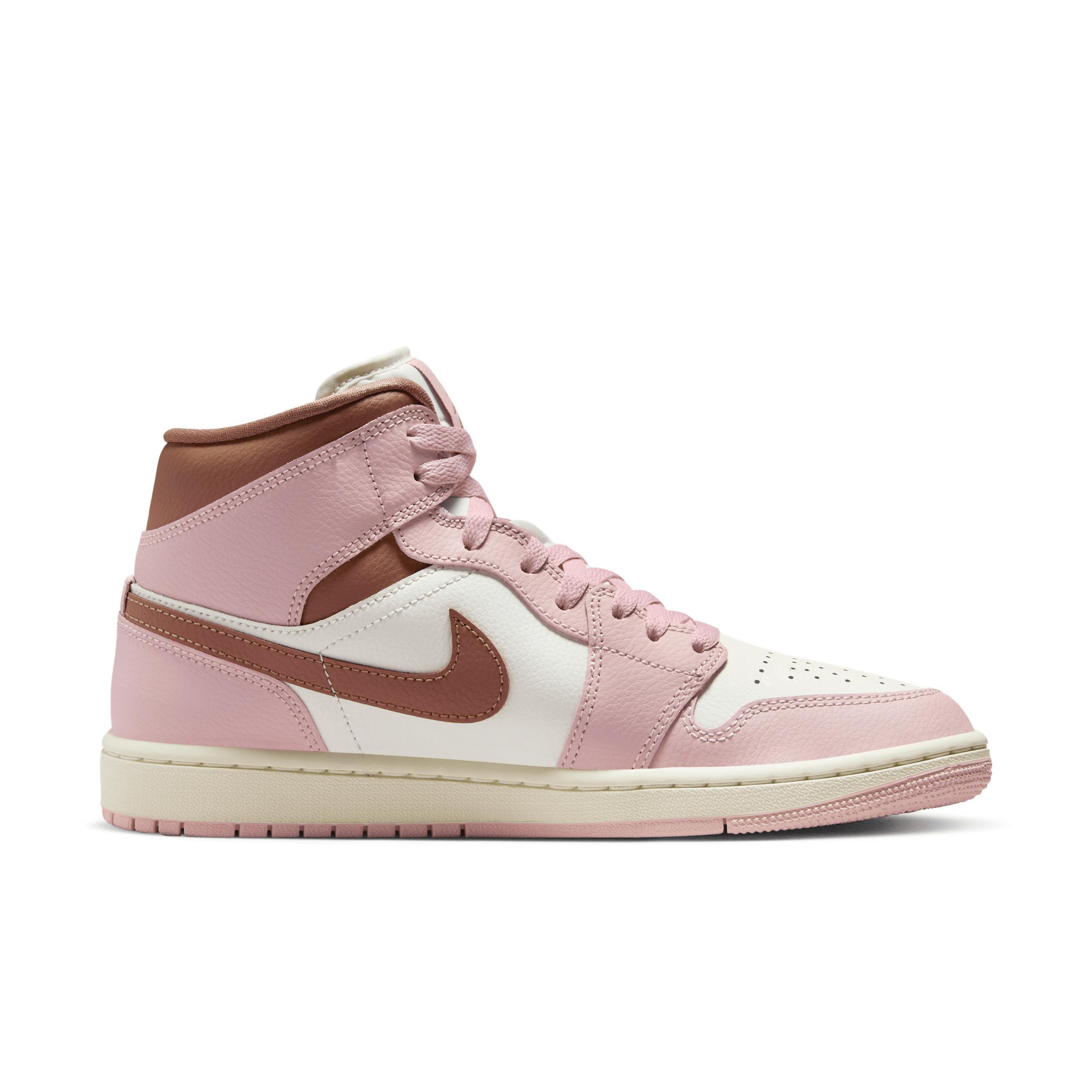 Women's Air Jordan 1 Mid Shoes Product Image
