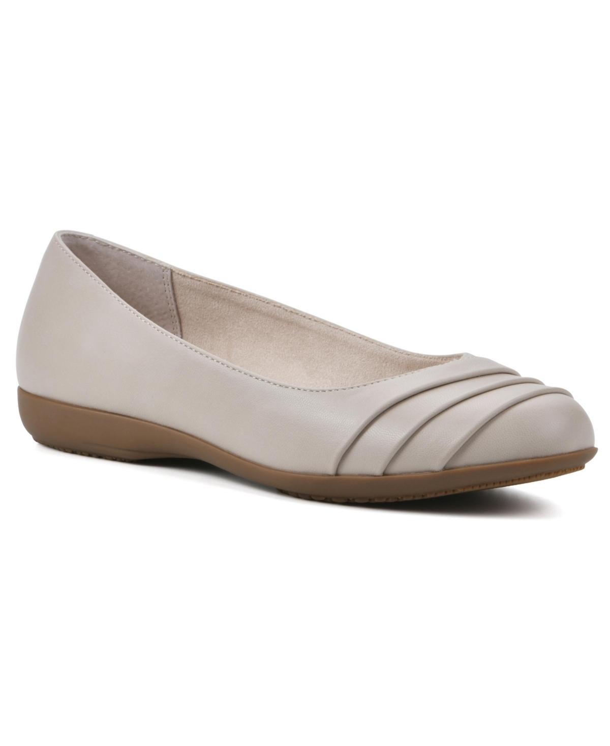 Cliffs by White Mountain Clara Women's Ballet Flats, Size: 8 Wide, Silver Glitter Fabric Product Image