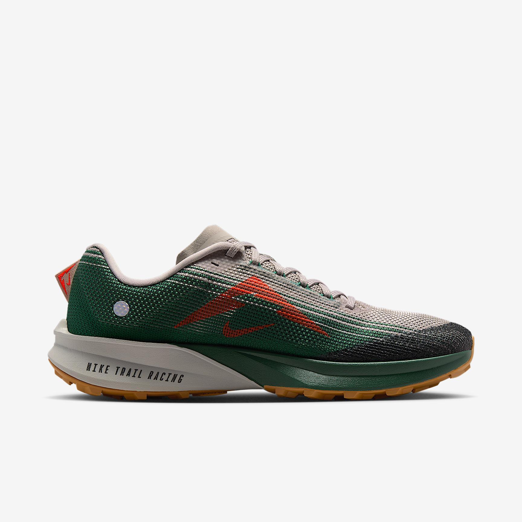 Nike Men's Kiger 10 Trail Running Shoes Product Image