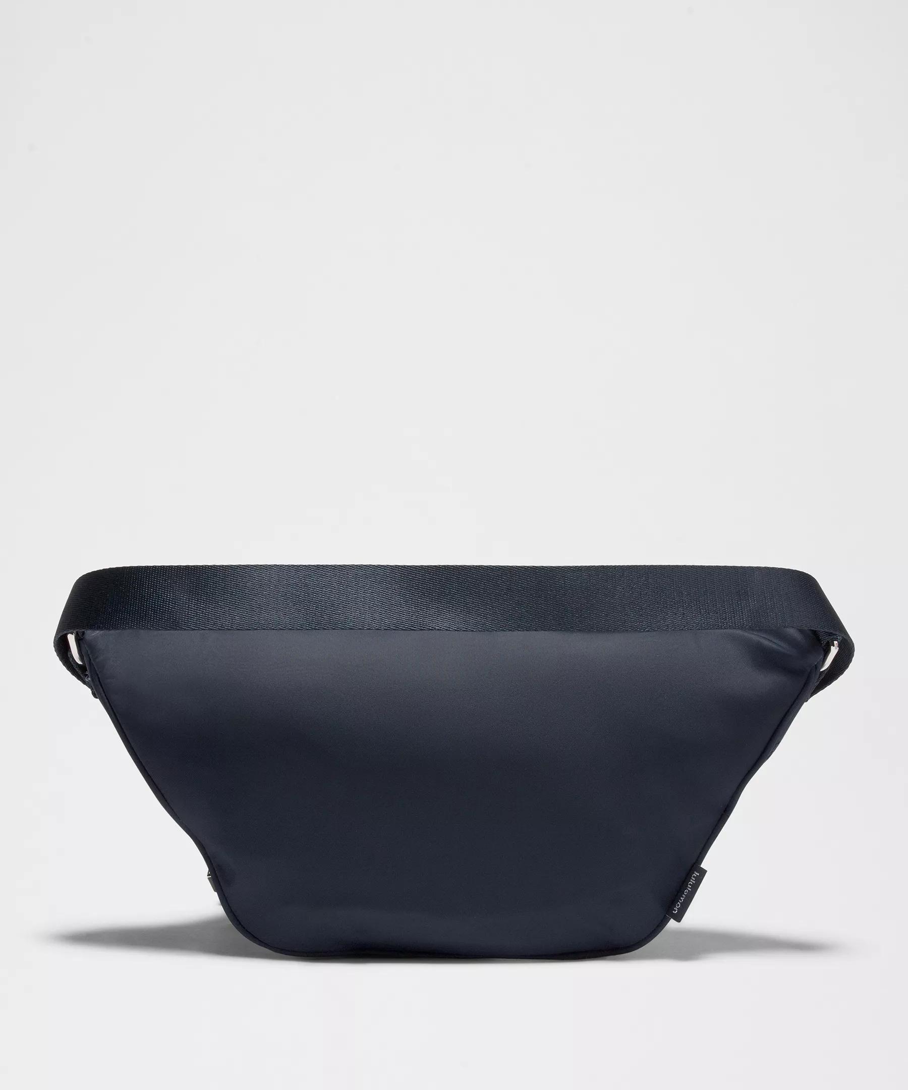 City Essentials Belt Bag 3L Product Image