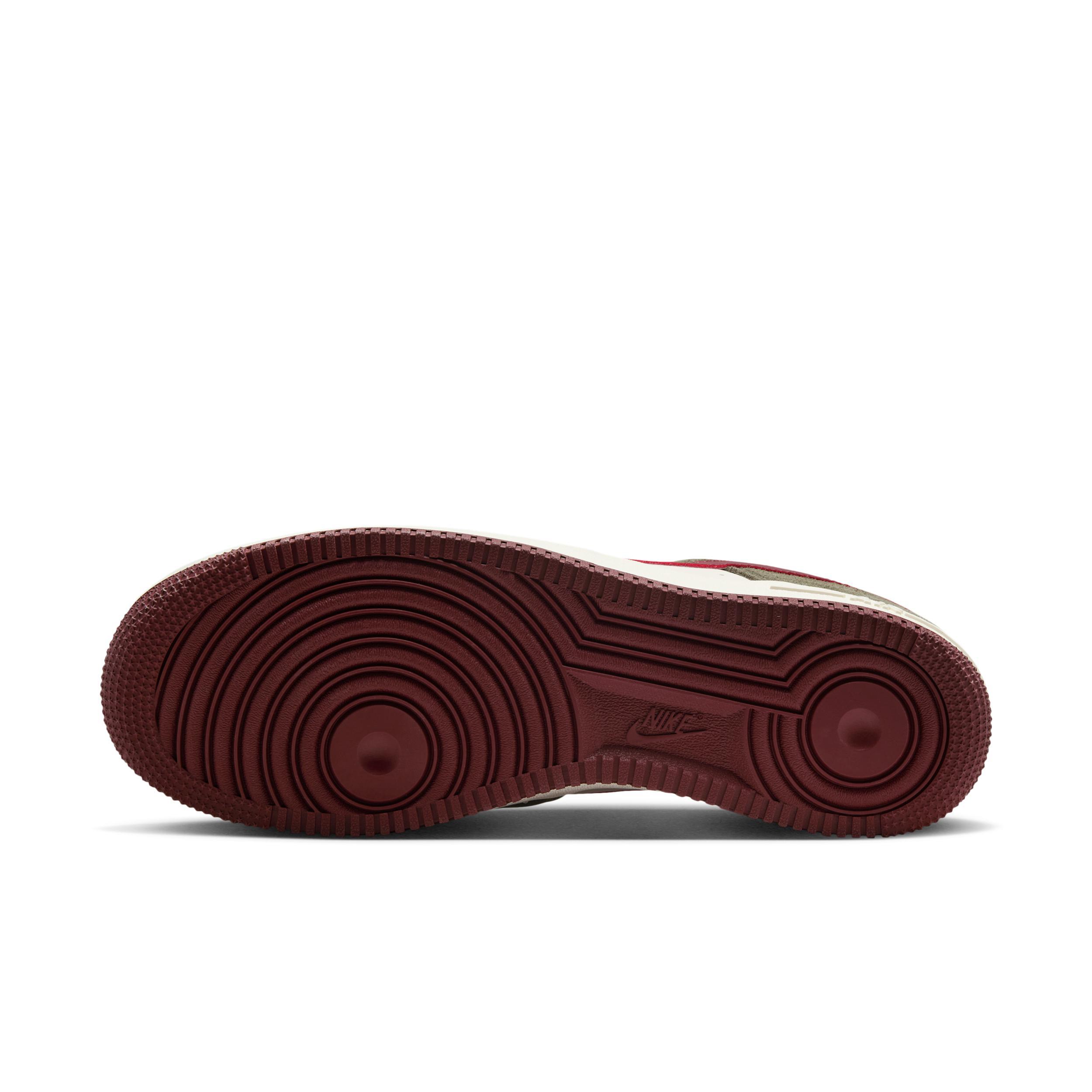 Nike Men's Air Force 1 '07 LV Shoes Product Image