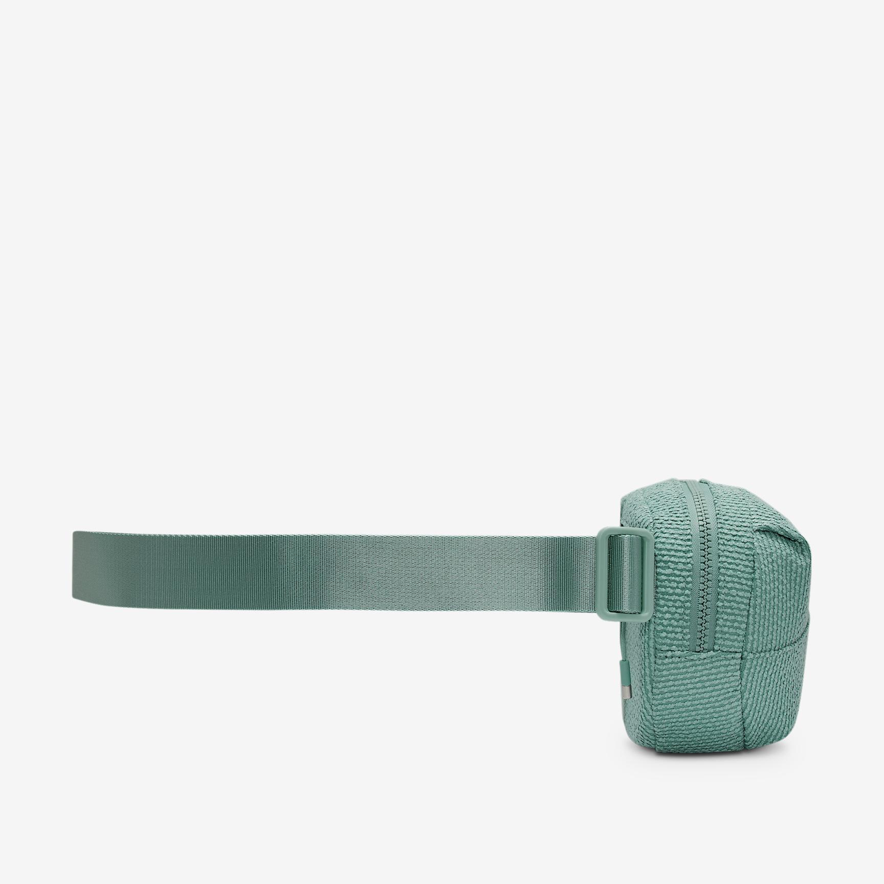 Nike Aura Crossbody Bag (2L) Product Image
