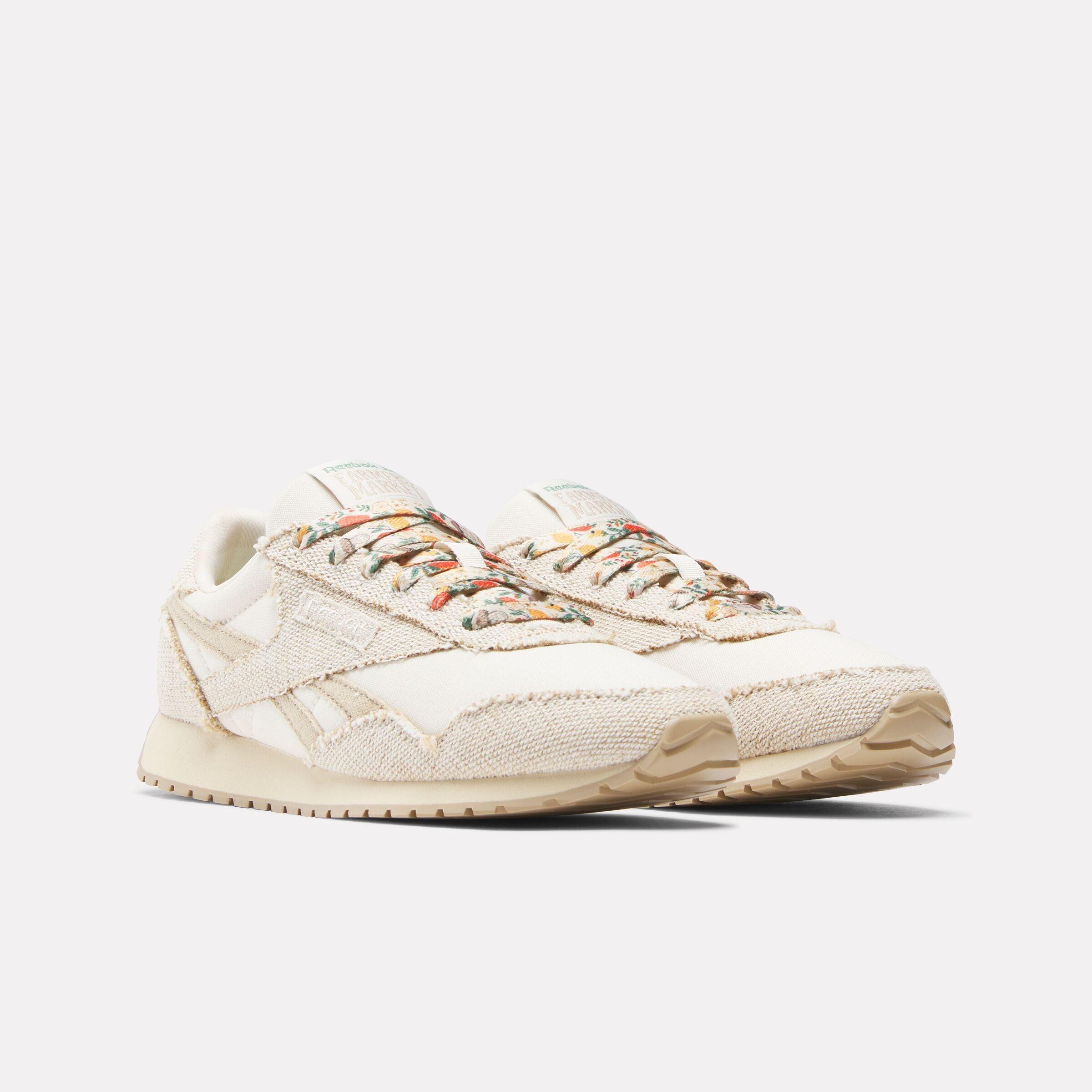 Women's Classic AZ Shoes Product Image