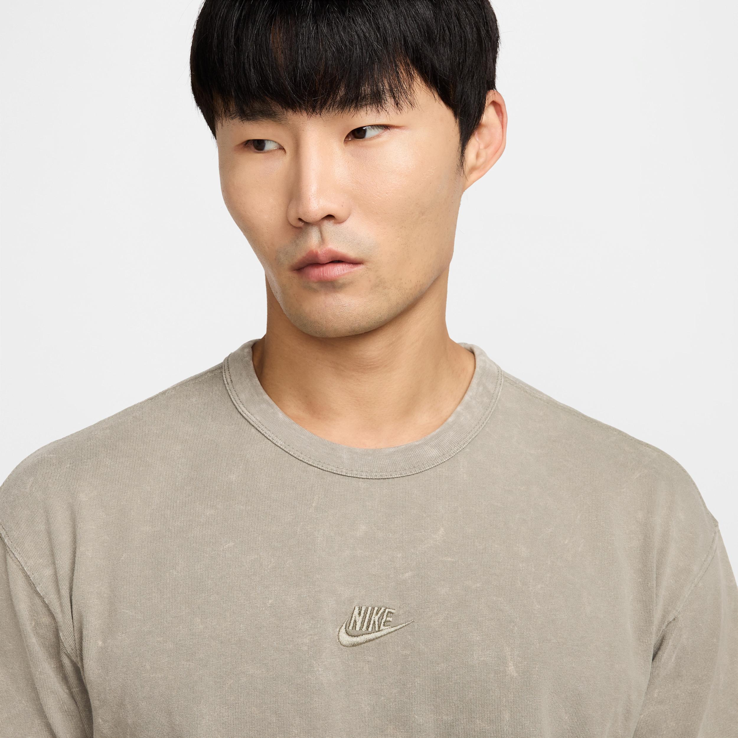 Nike Sportswear Premium Essentials Men's Max90 T-Shirt Product Image