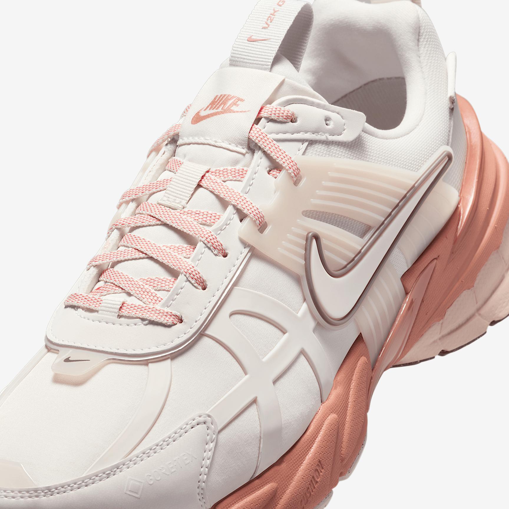 Nike Women's V2K Run GORE-TEX Waterproof Shoes Product Image
