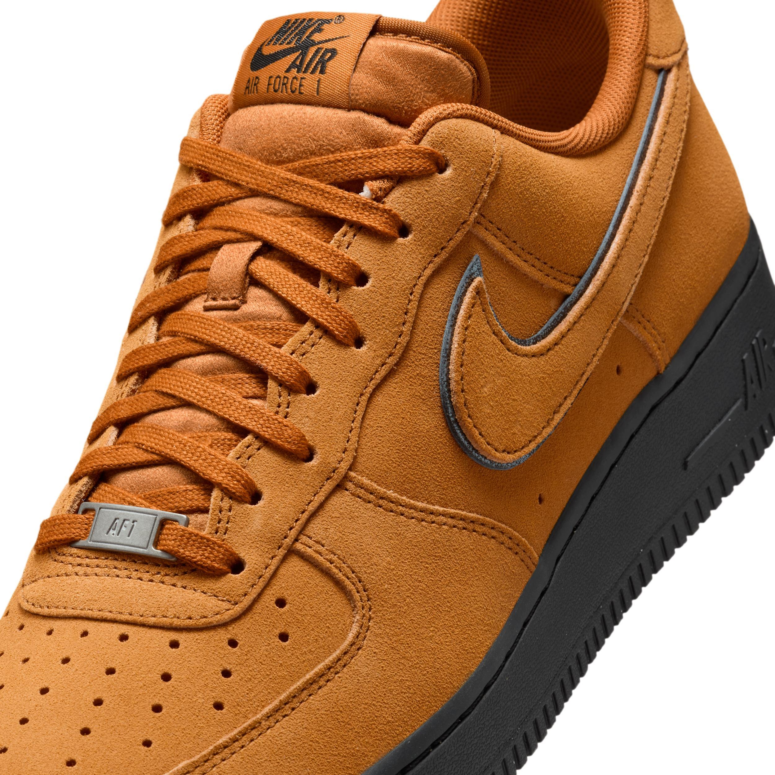 Nike Men's Air Force 1 '07 LV Shoes Product Image