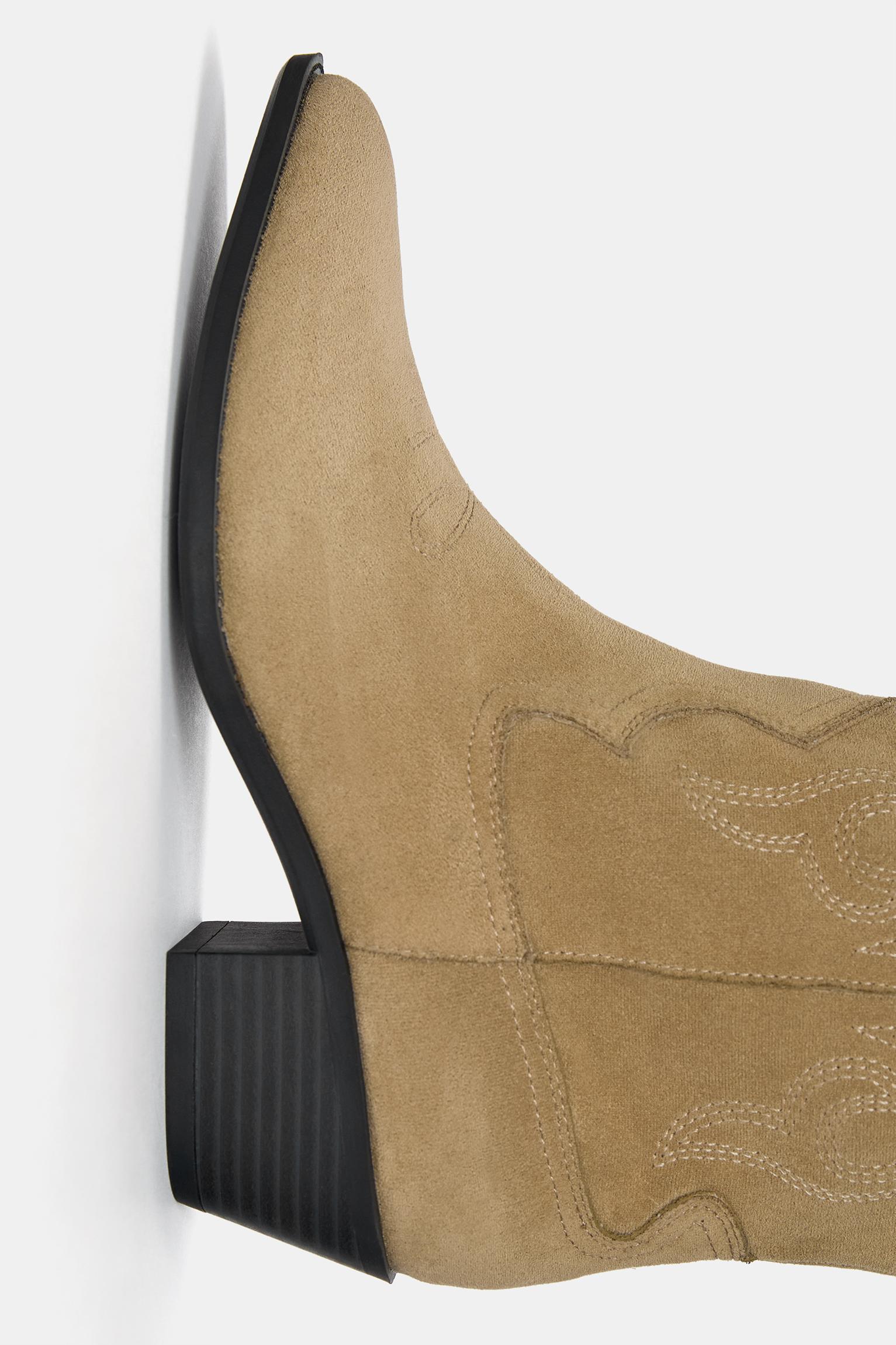 Cowboy boots with topstitching Product Image