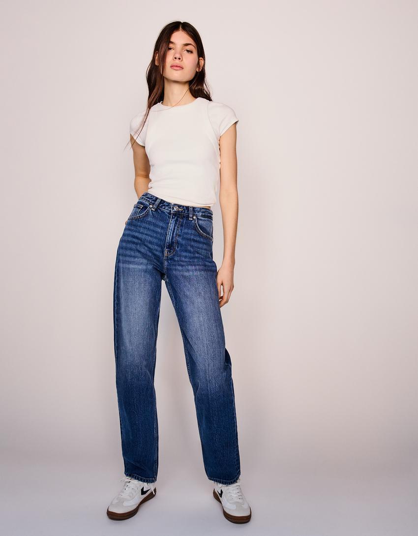 Relaxed fit high-rise mom jeans Product Image