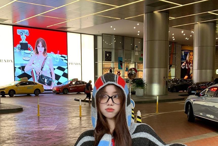 Crewneck Striped Oversized Sweater / Striped Beanie Product Image