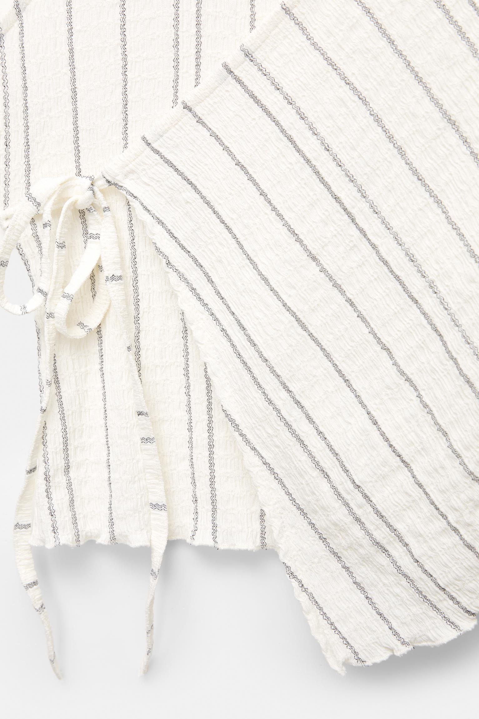 Striped crepe top Product Image