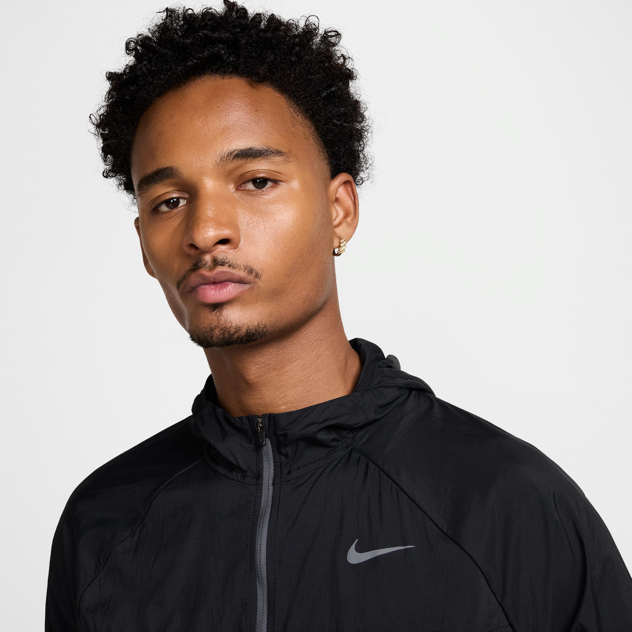 Nike Men's Stride Repel UV Running Jacket Product Image